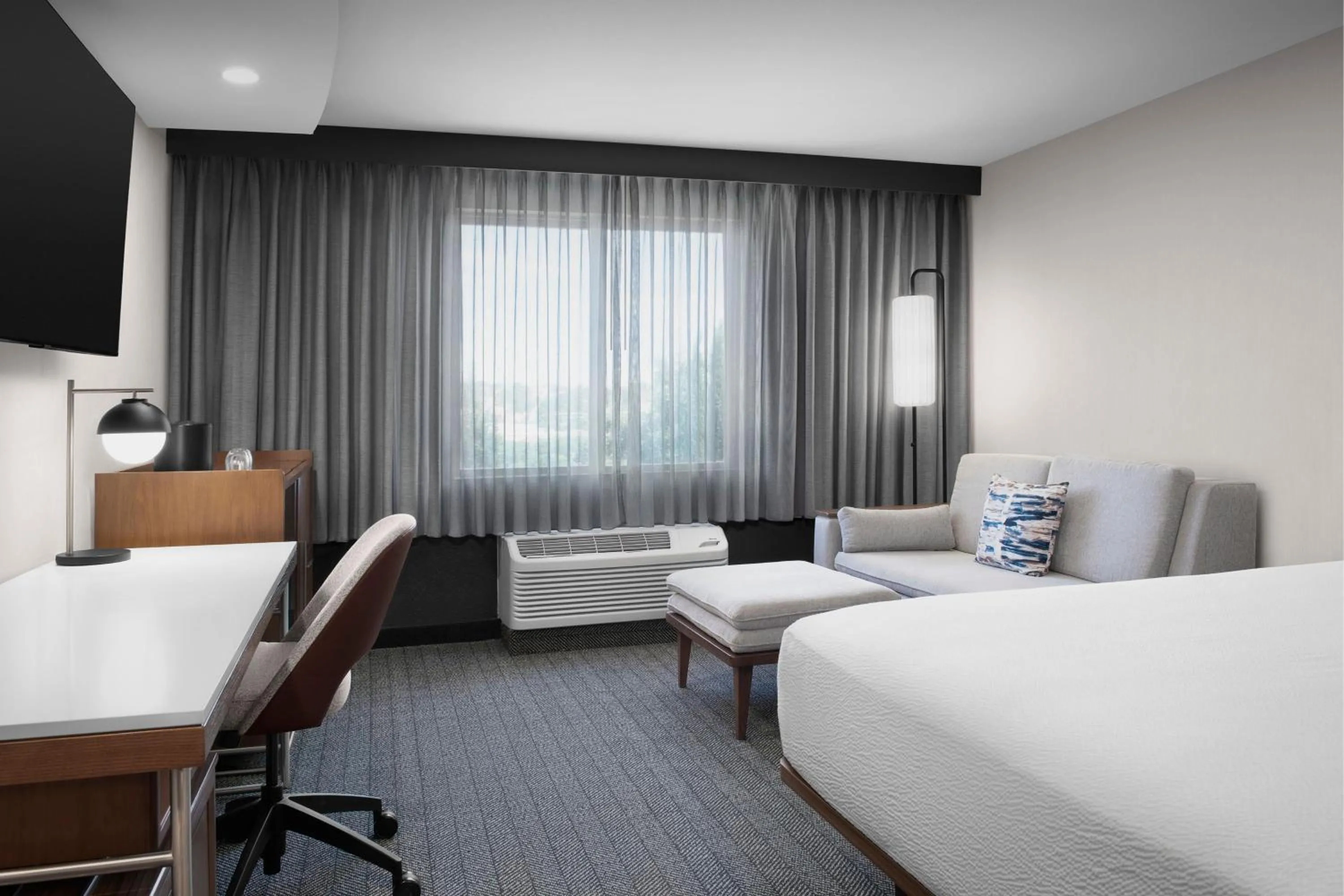 Photo of the whole room, Bed in Courtyard by Marriott Paso Robles