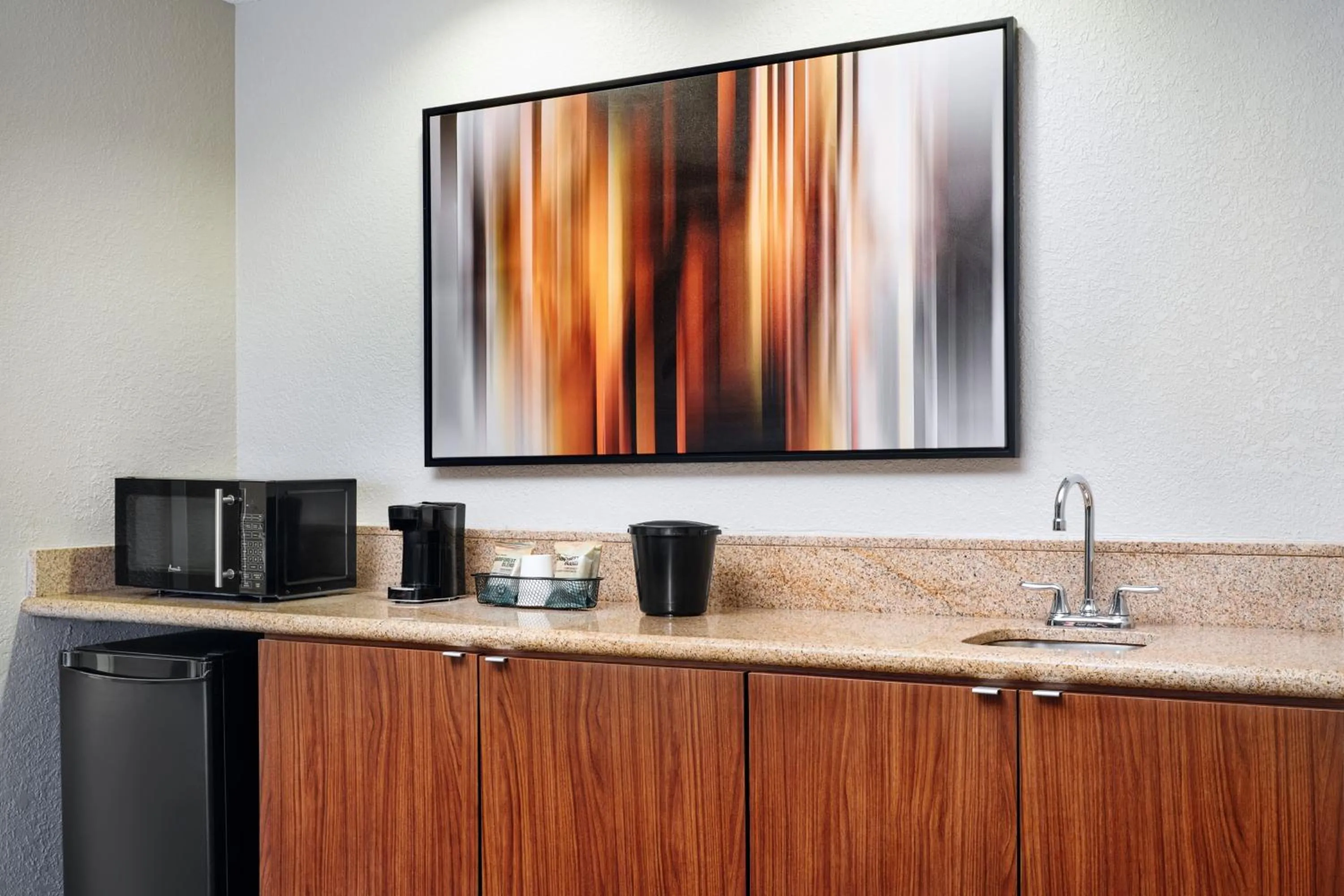 Lounge or bar in Courtyard by Marriott Scranton Montage Mountain