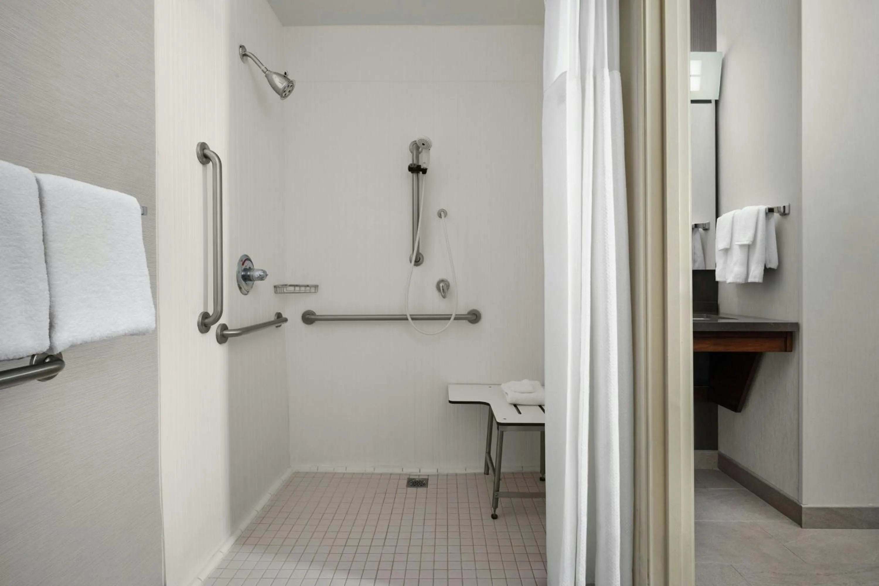 Bathroom in Courtyard by Marriott Stockton