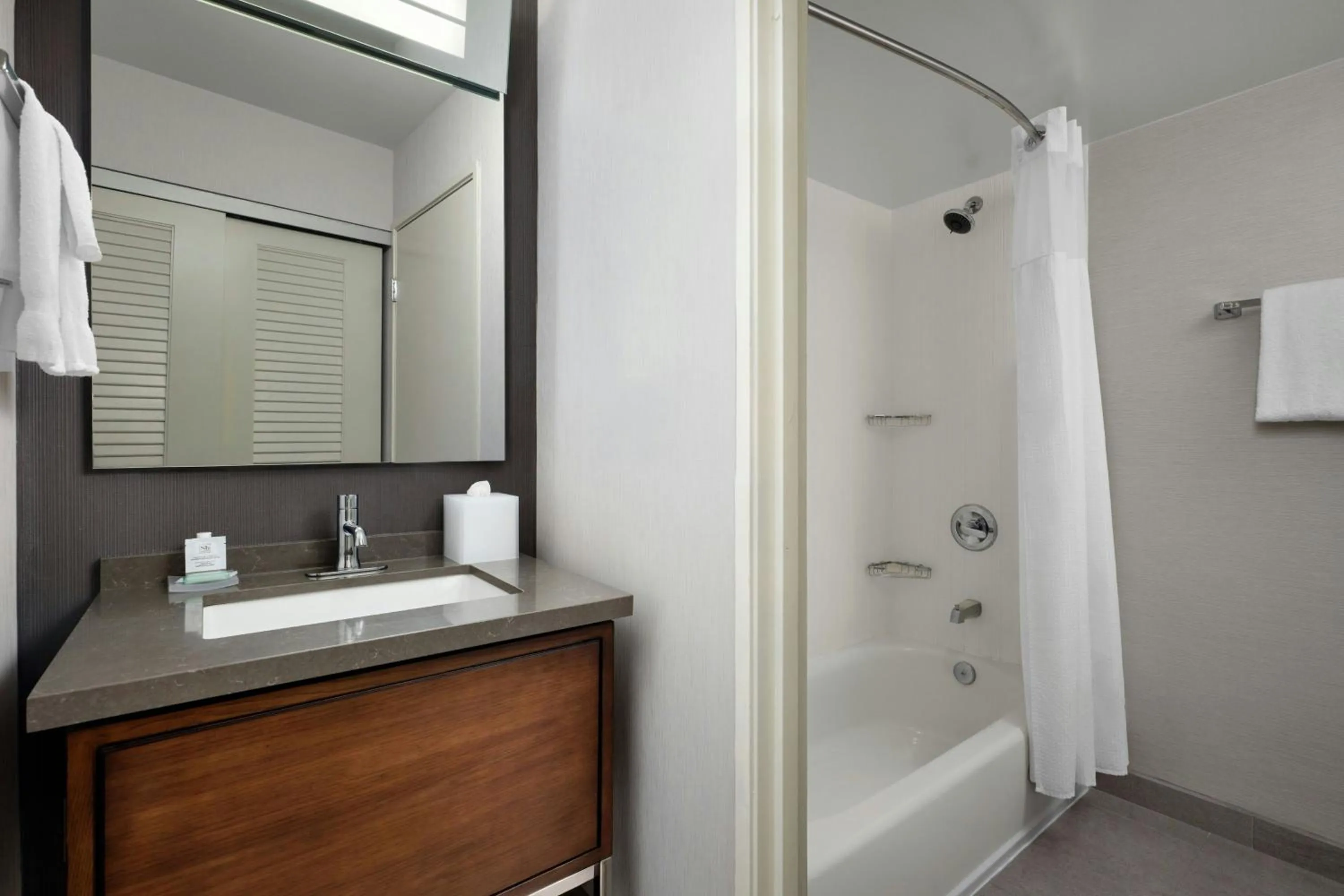 Bathroom in Courtyard by Marriott Stockton