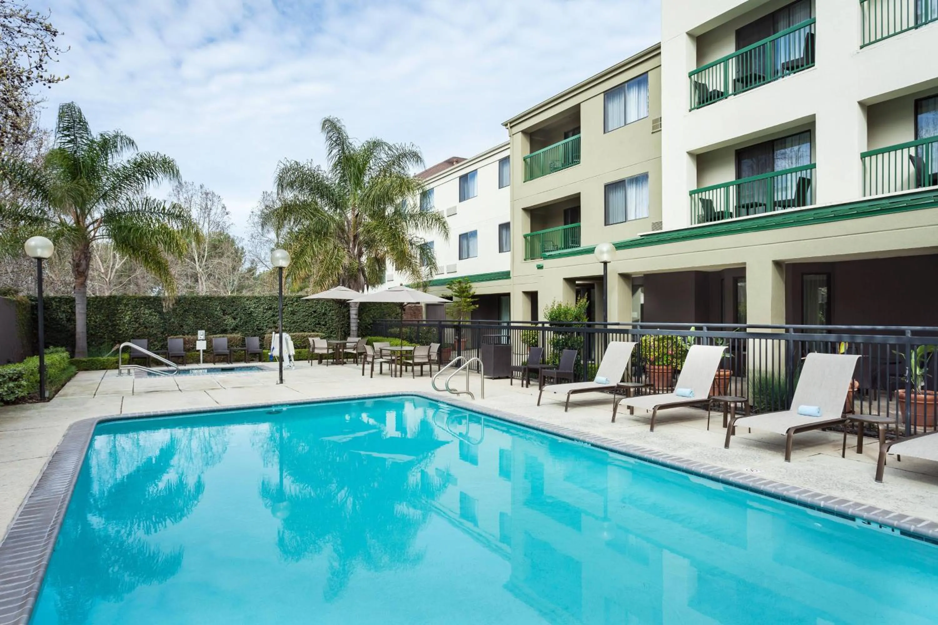 Swimming pool in Courtyard by Marriott Stockton