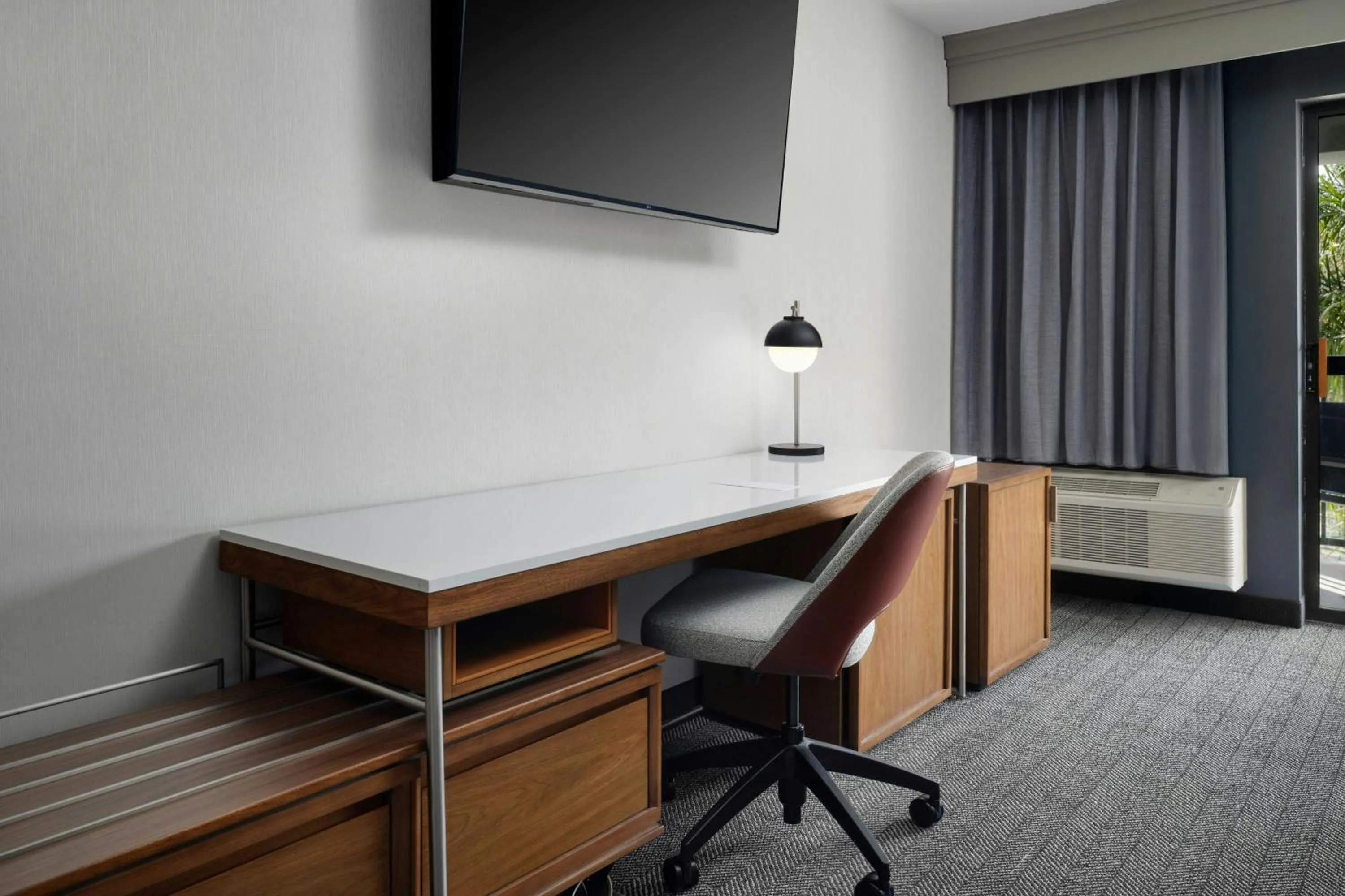 Photo of the whole room in Courtyard by Marriott Stockton