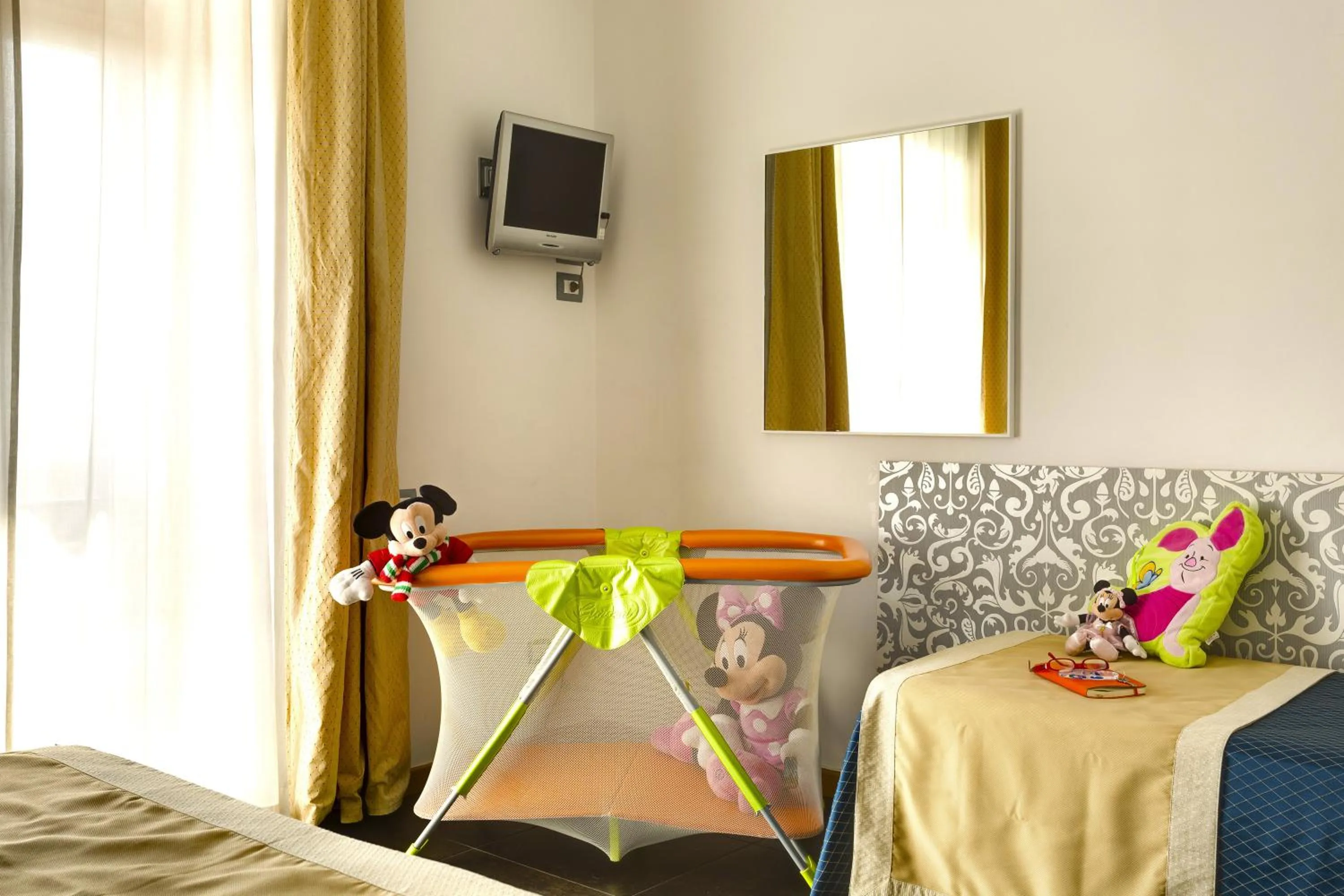 cot, Bed in Hotel Marcantonio