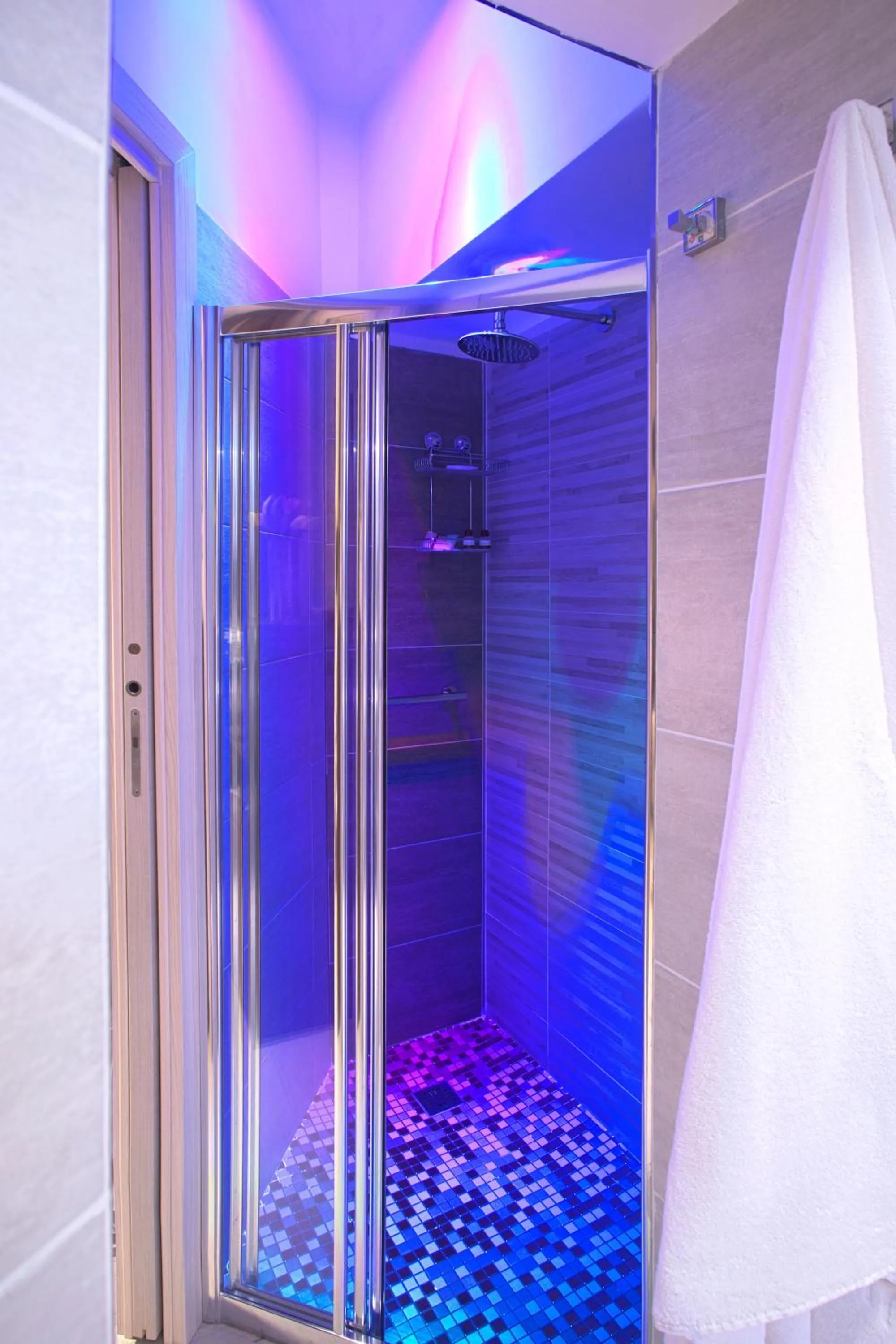 Shower in Hotel Marcantonio