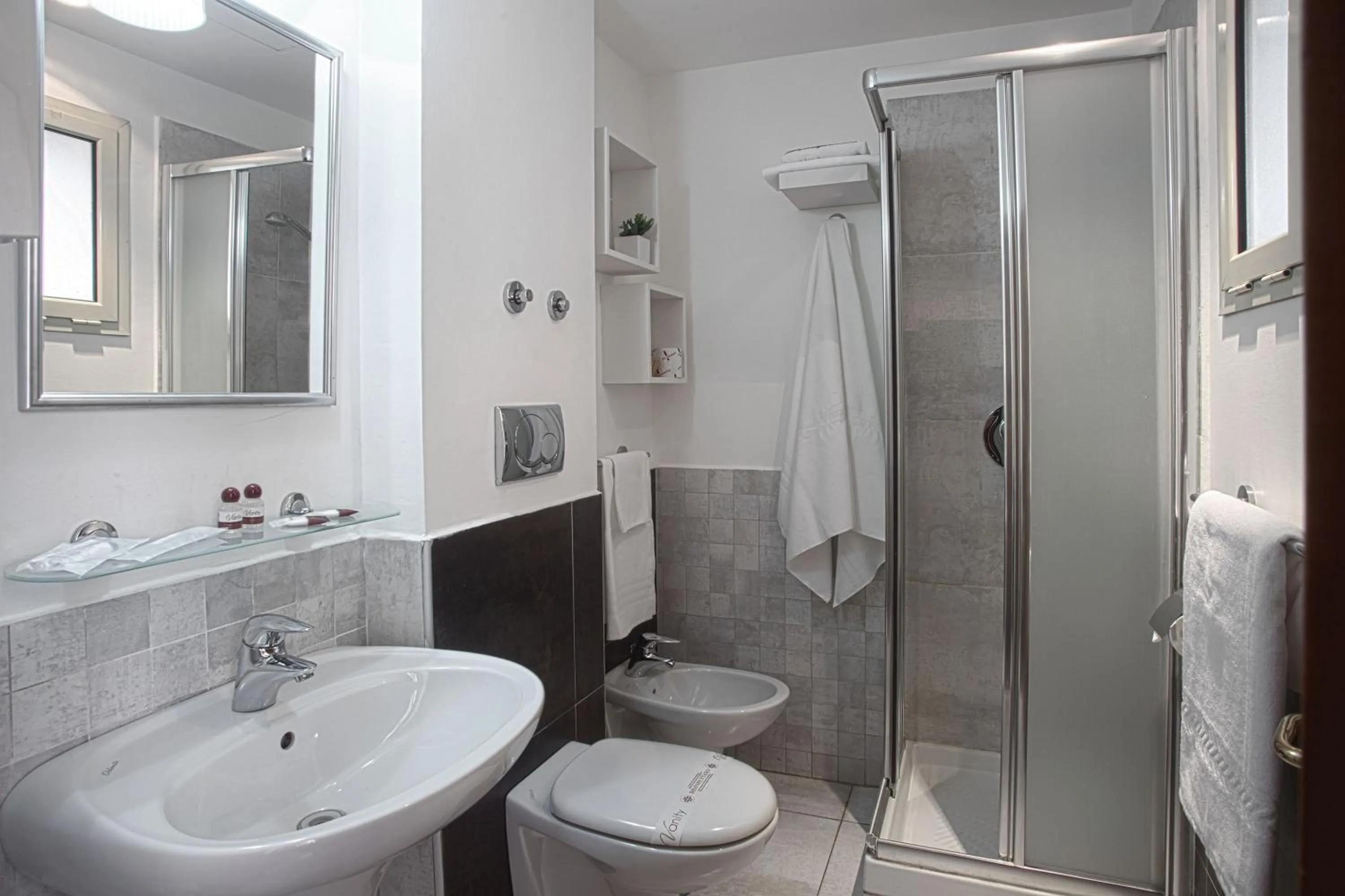 Bathroom in Hotel Marcantonio