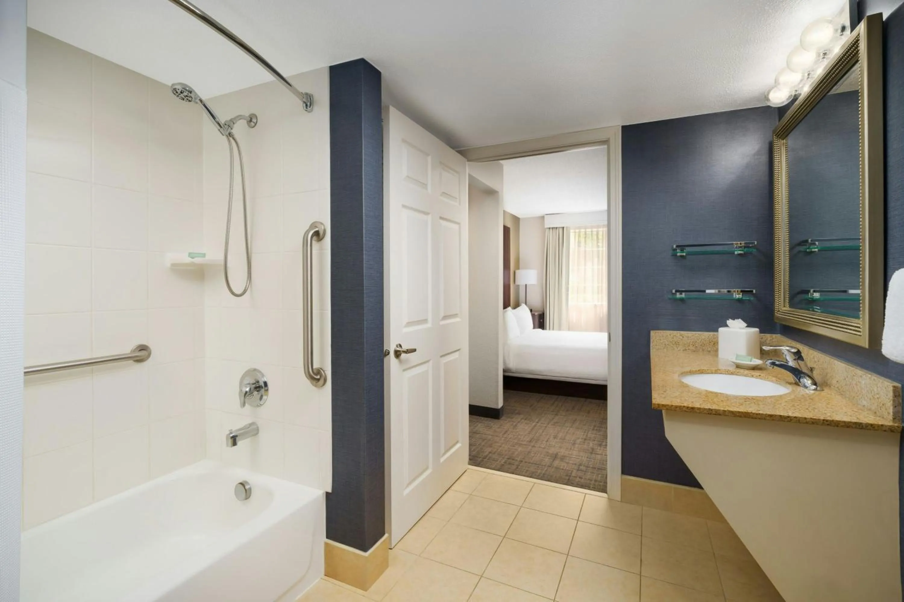 Bathroom, Bed in Residence Inn Seattle Northeast/Bothell