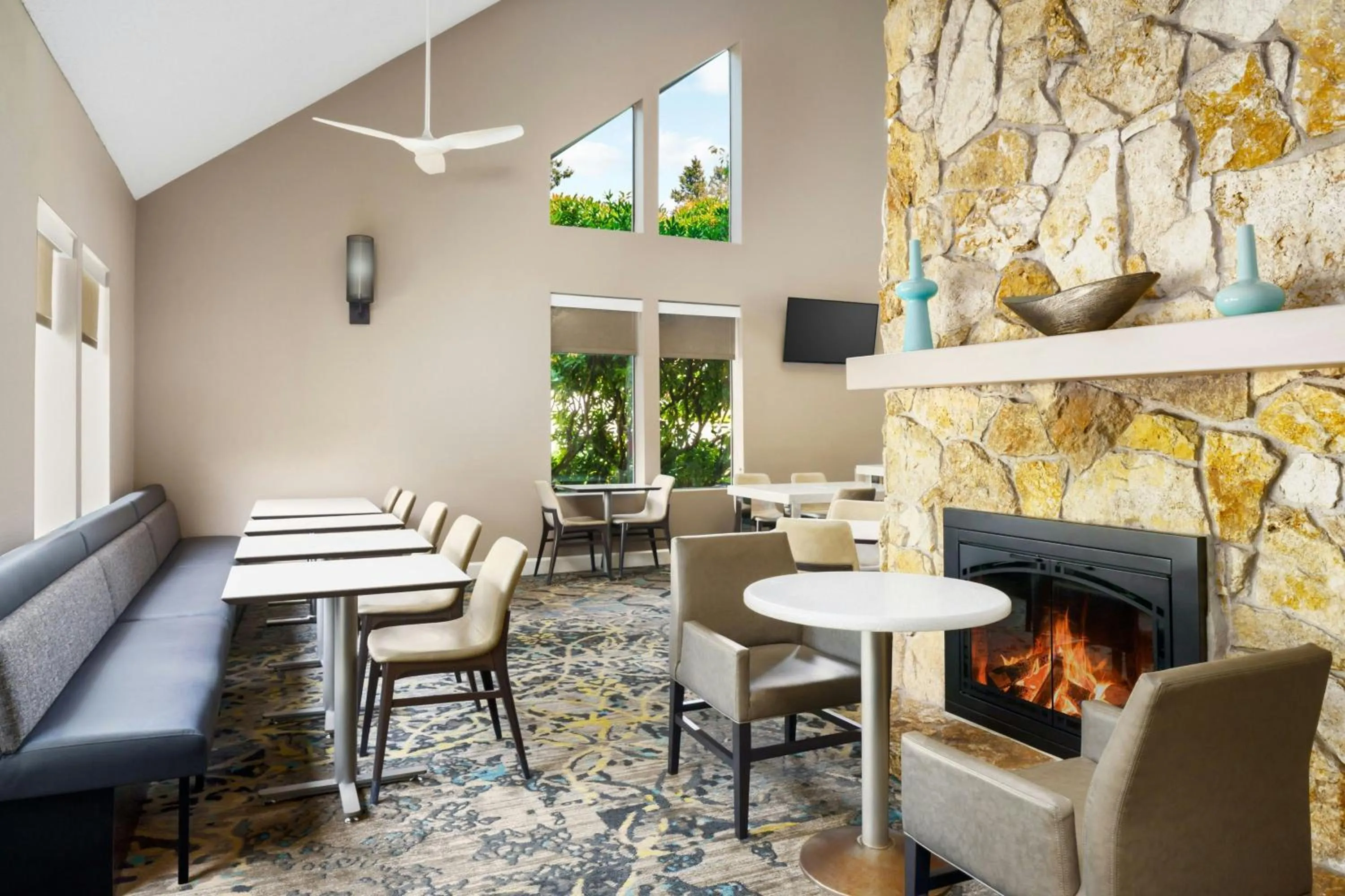 Restaurant/places to eat in Residence Inn Seattle North/Lynnwood Everett