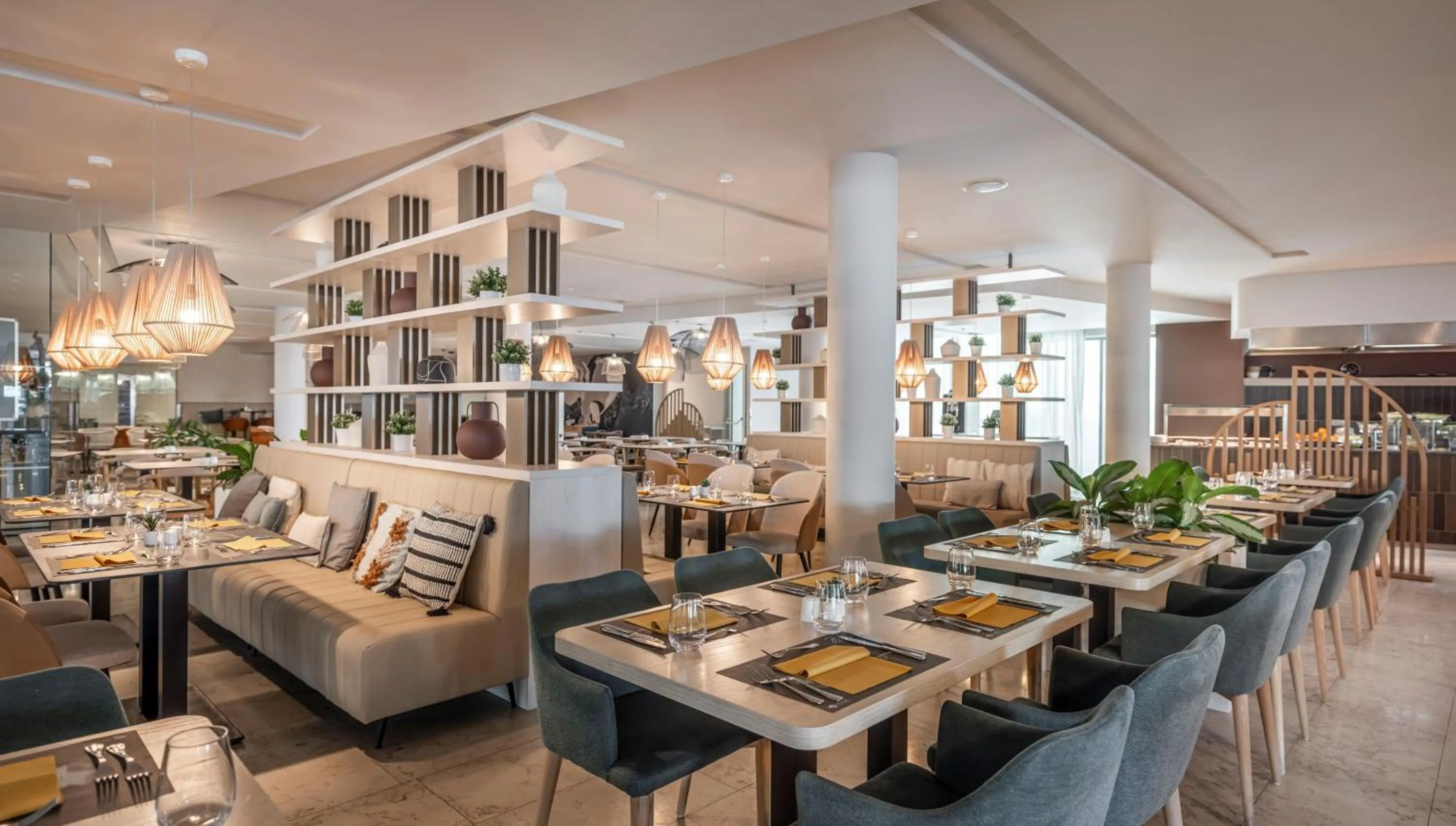 Restaurant/places to eat in Valamar Lacroma Hotel