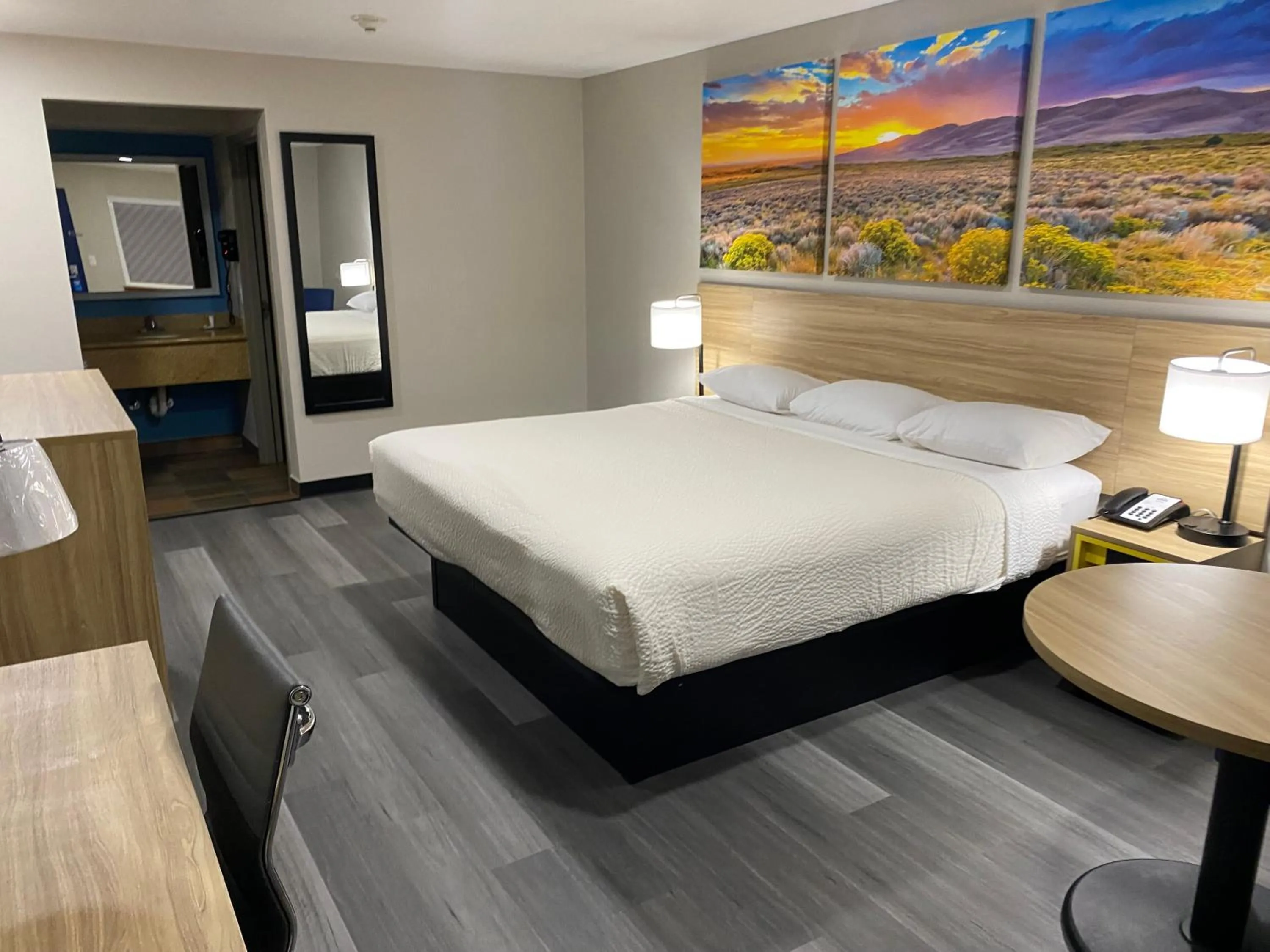Photo of the whole room, Bed in Days Inn by Wyndham El Paso West