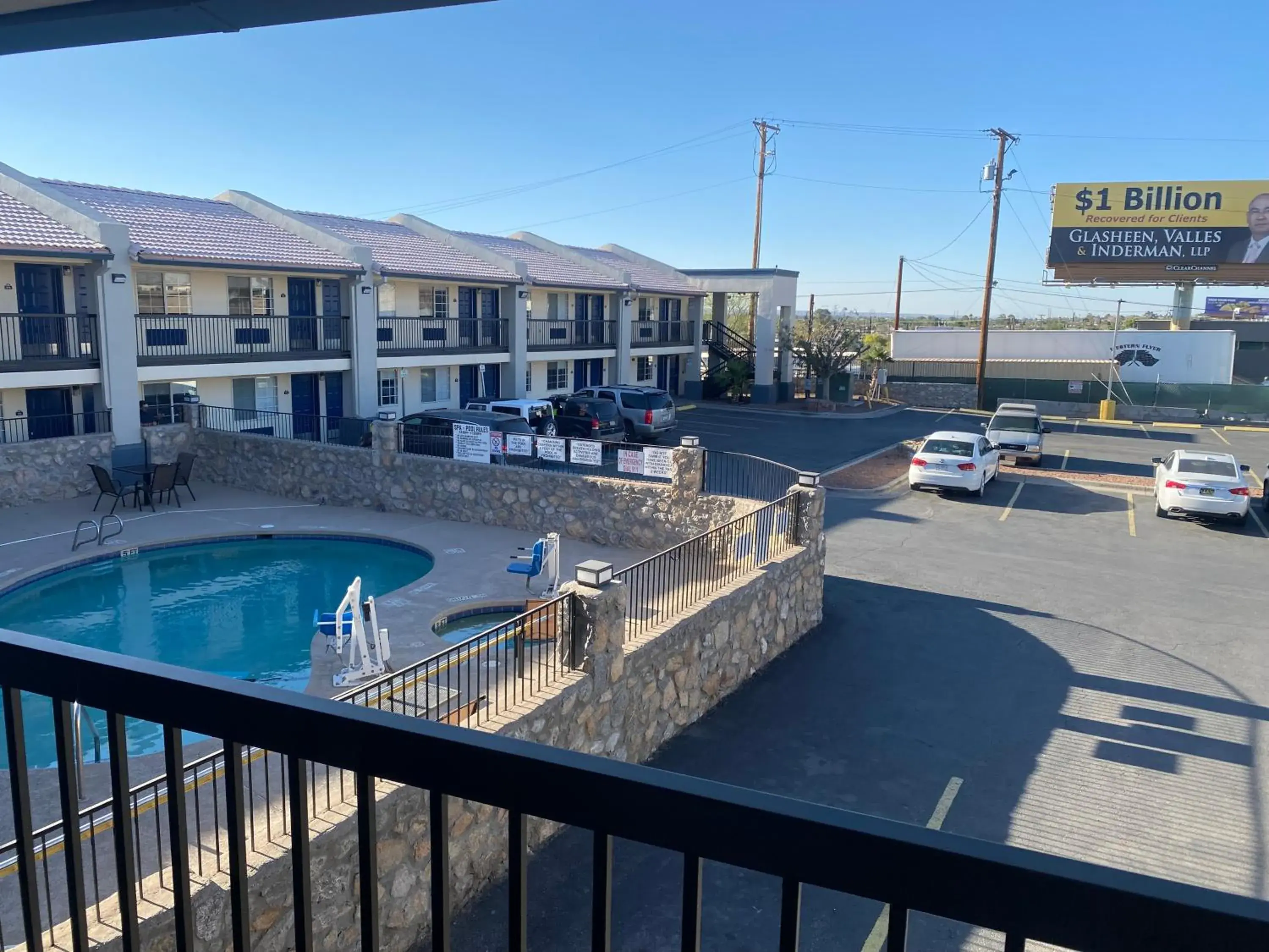 Swimming pool in Days Inn by Wyndham El Paso West Swimming pool in Days Inn by Wyndham El Paso West