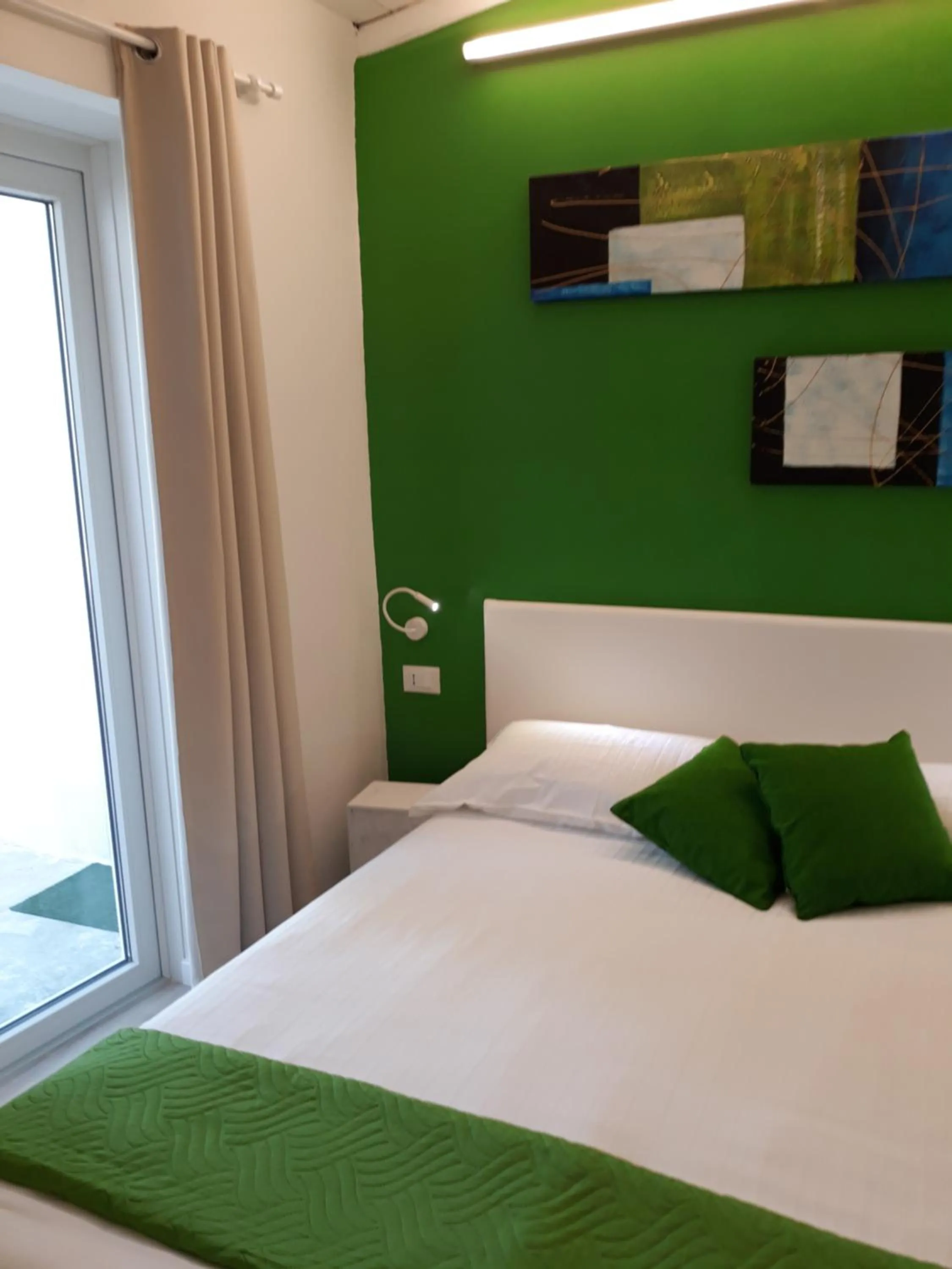 Bed in Suite Color Verona