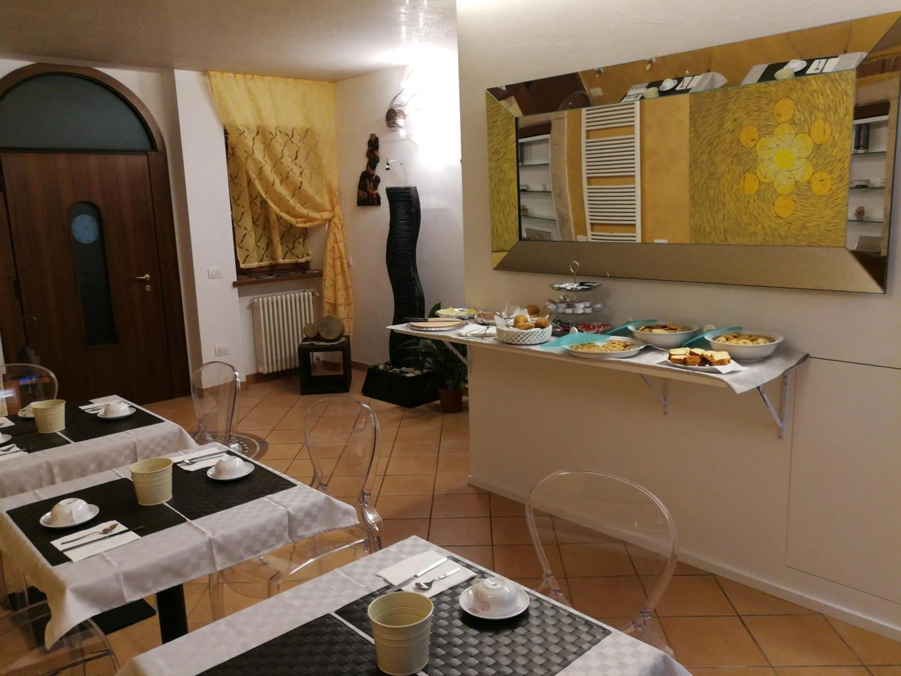 Breakfast, Bed in Suite Color Verona