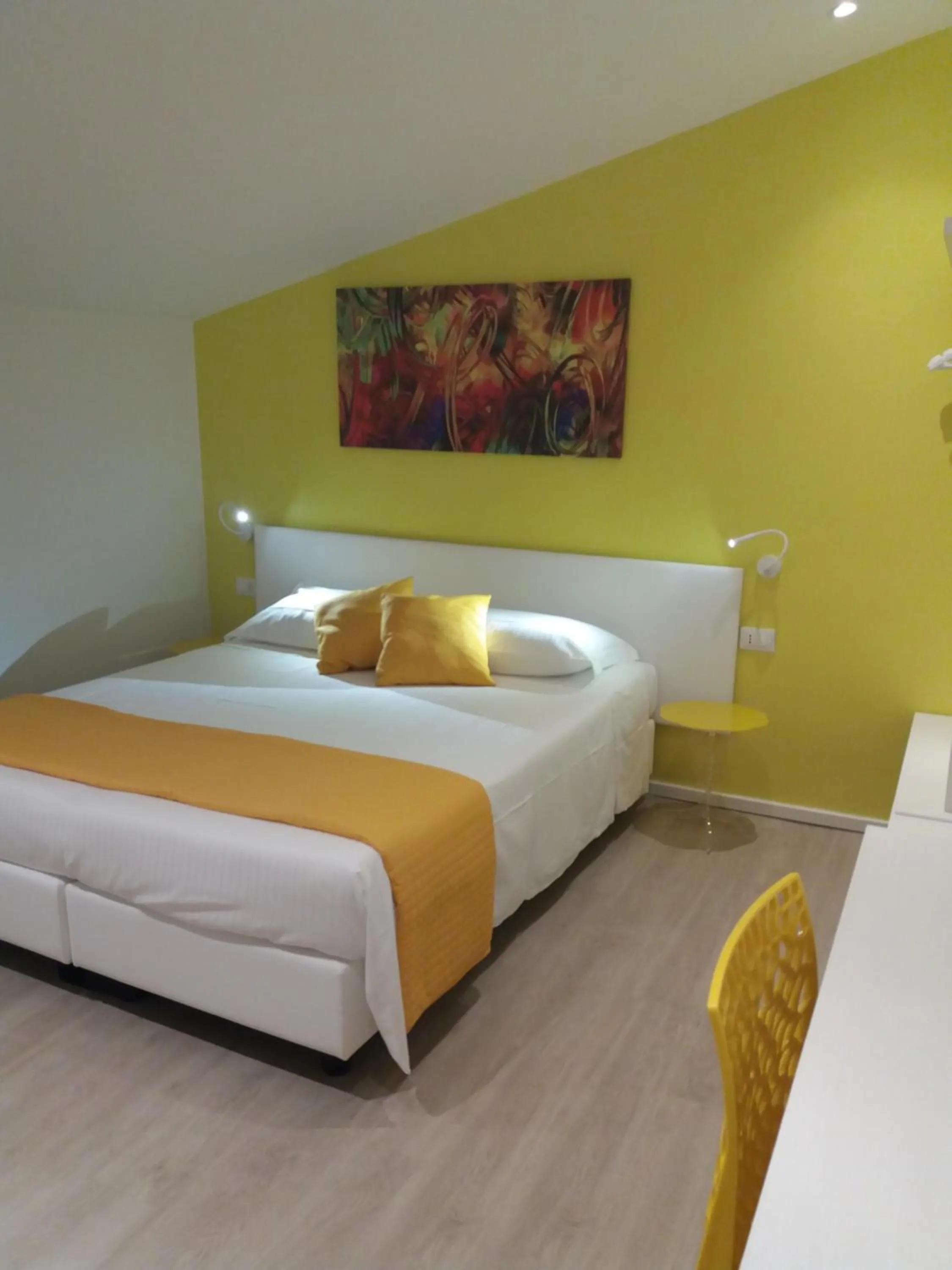 Bedroom, Bed in Suite Color Verona