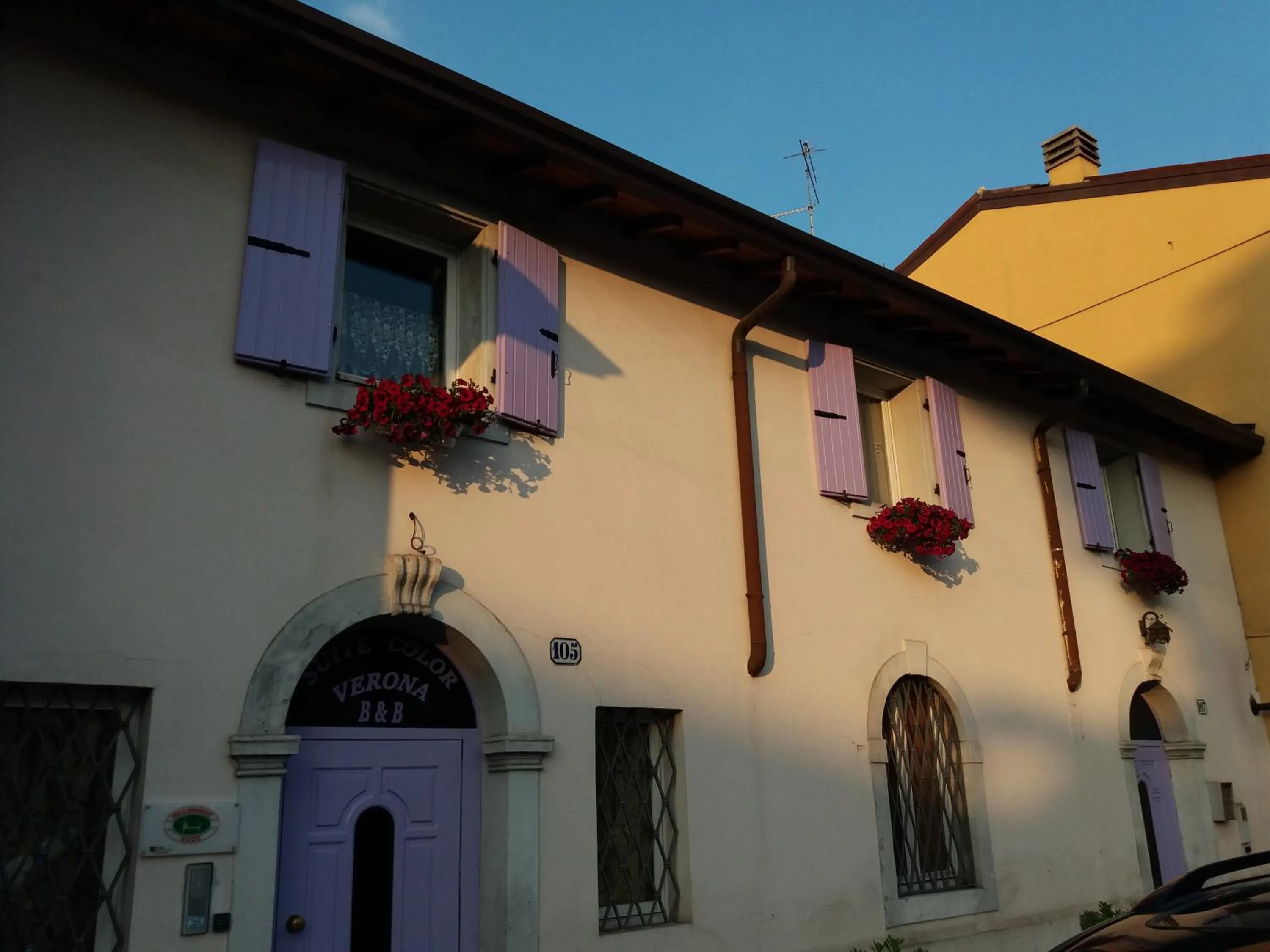 Facade/entrance in Suite Color Verona