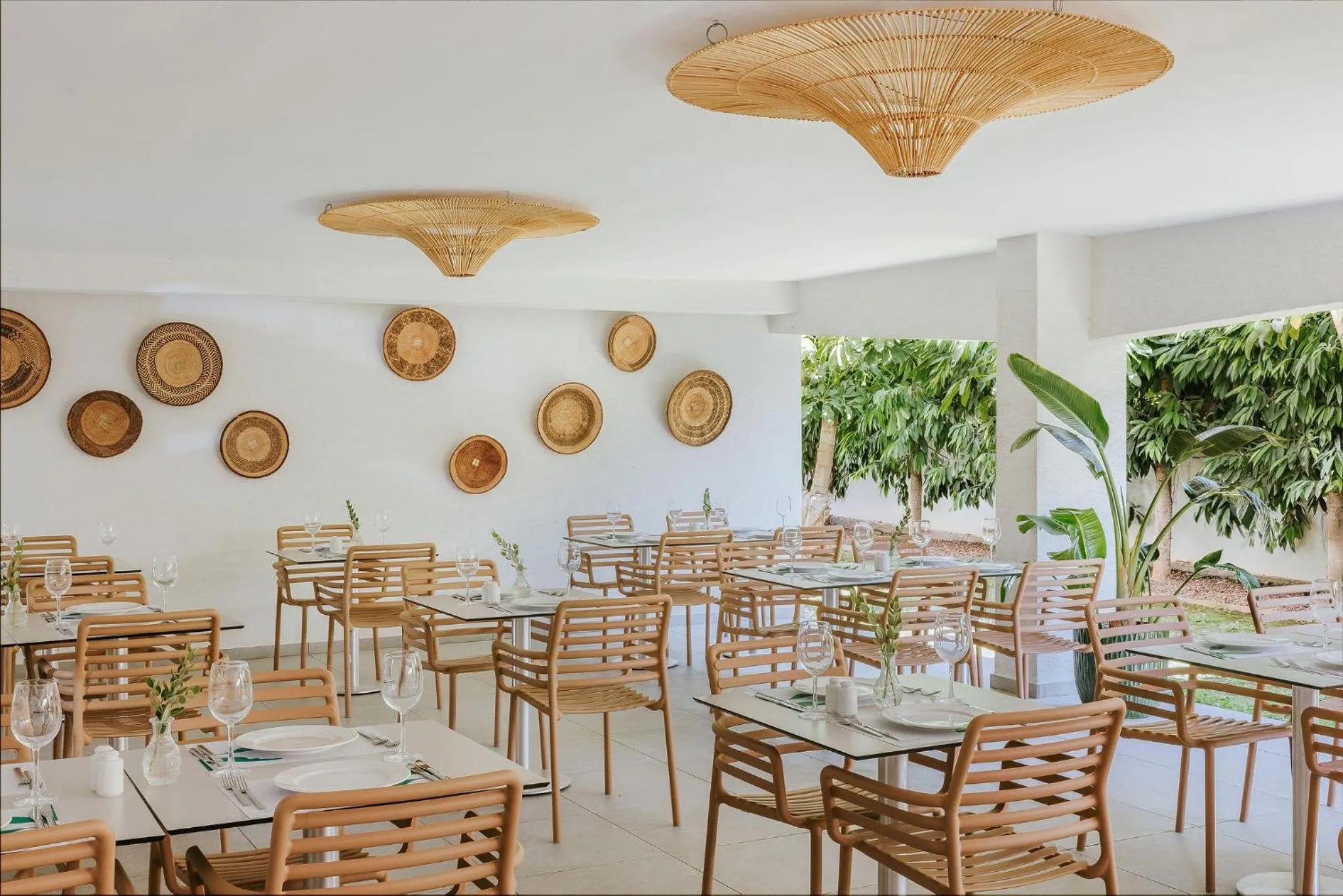 Restaurant/places to eat in Nissi Park Hotel