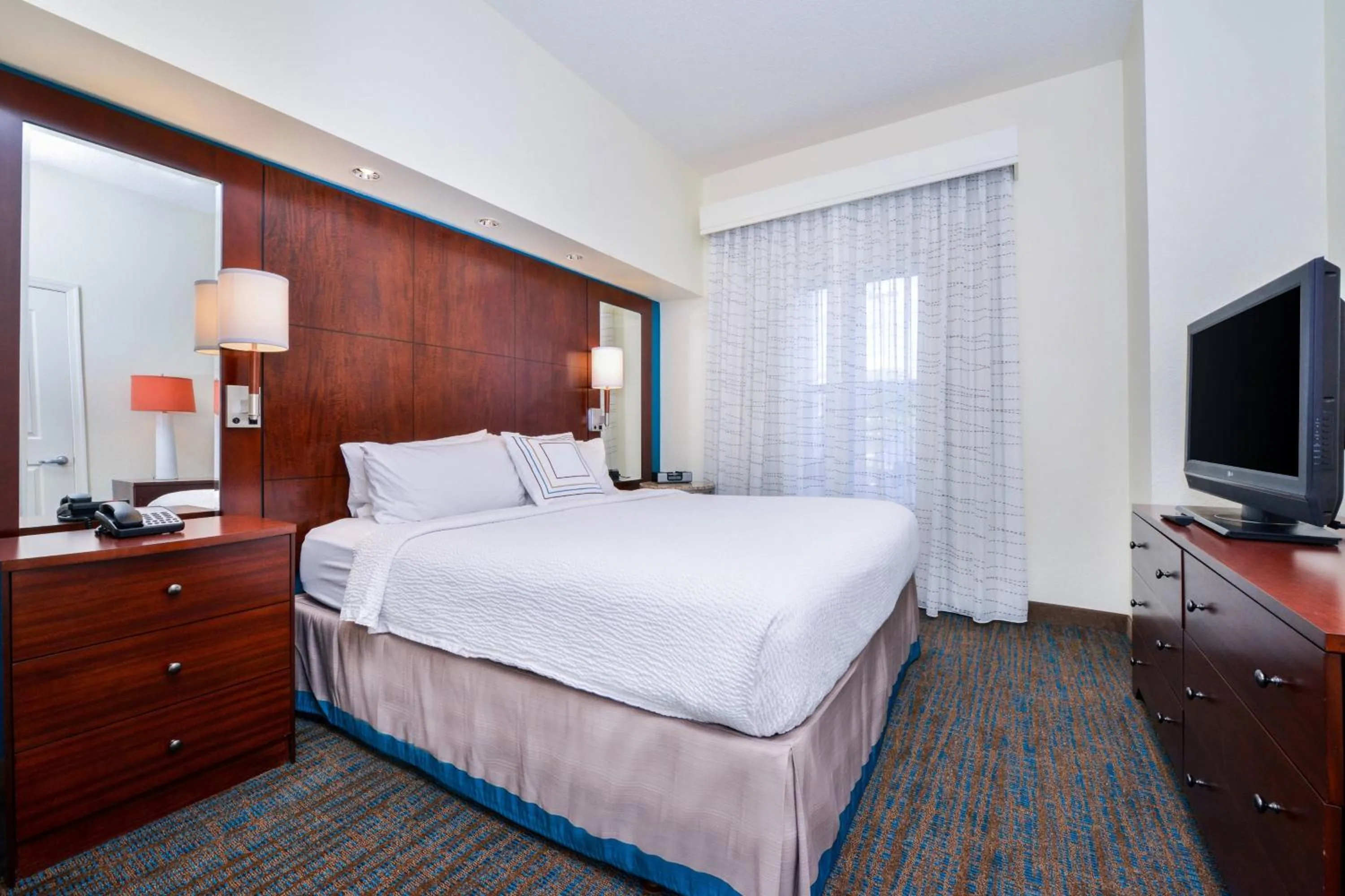 Bedroom, Bed in Residence Inn by Marriott Harrisonburg