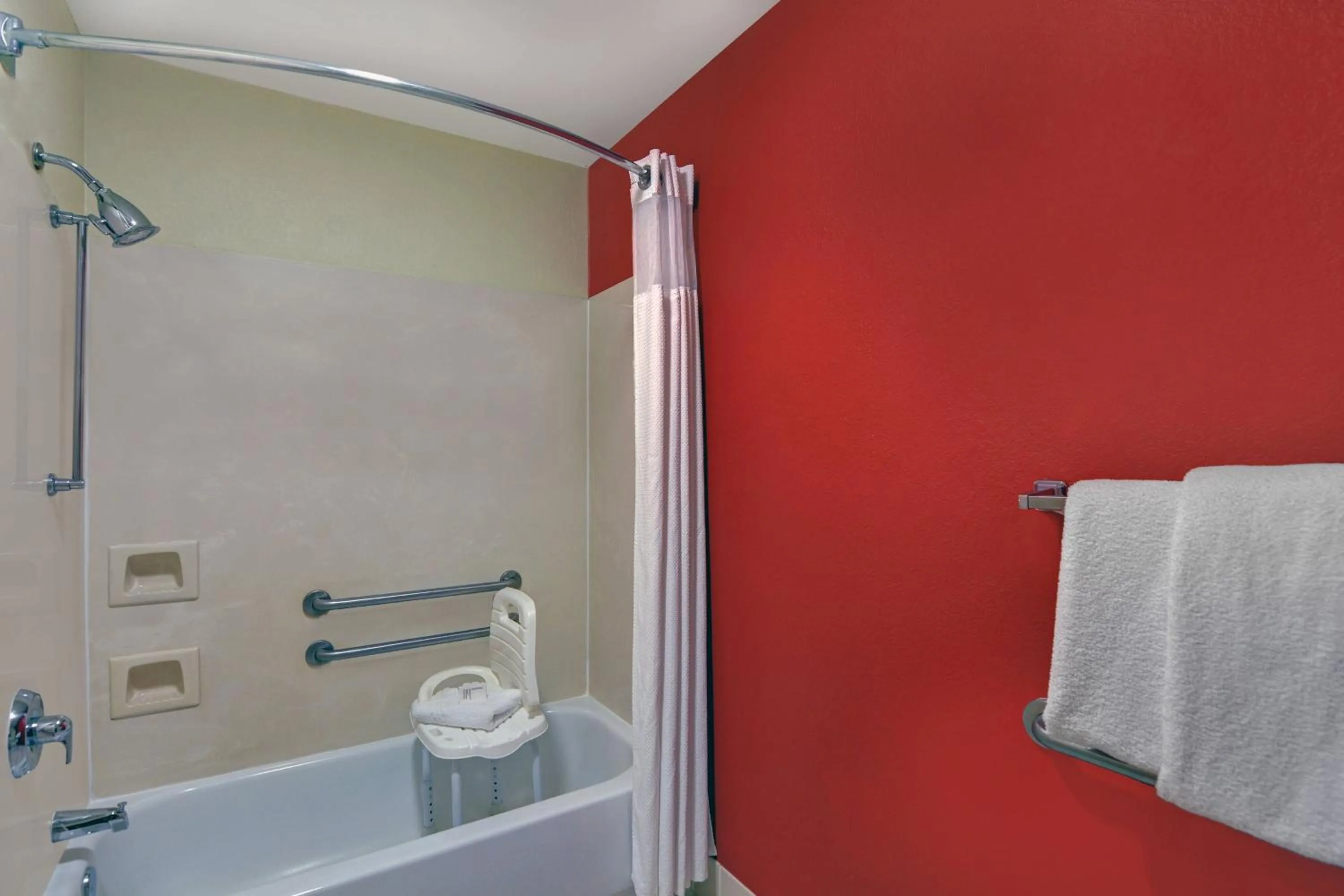 Bathroom in Courtyard Shreveport Airport