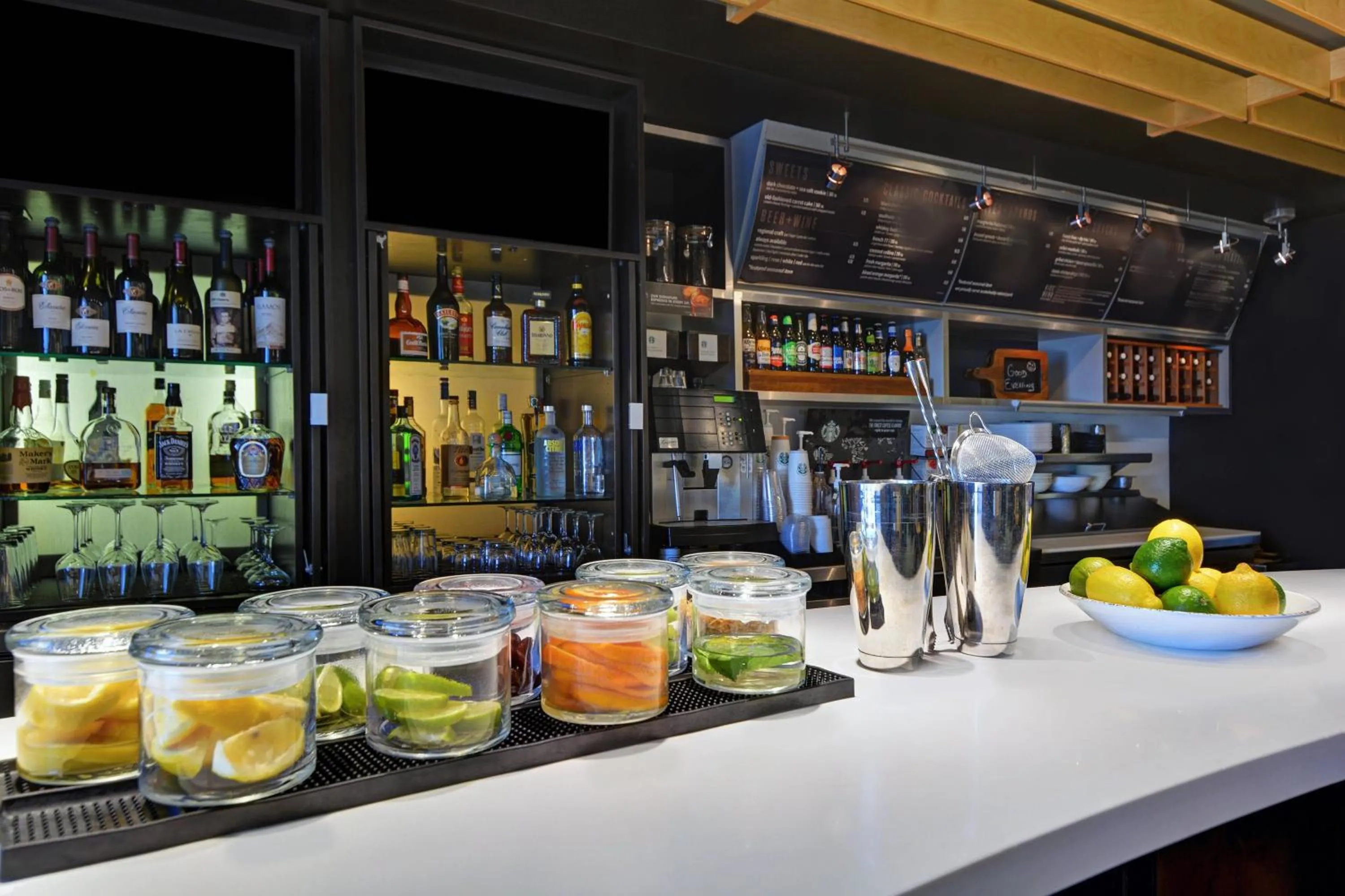 Lounge or bar in Courtyard Shreveport Airport