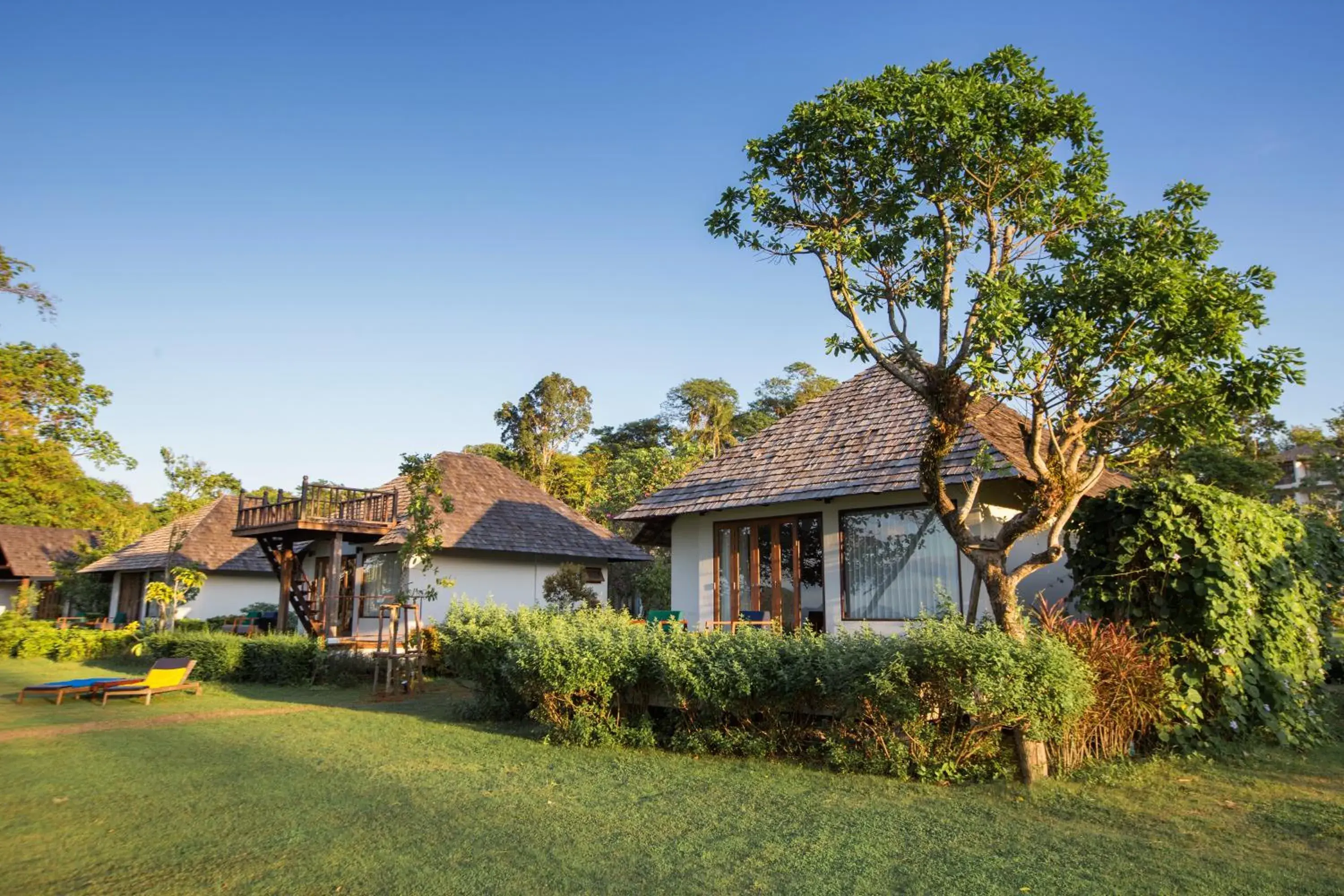 Property building in Mira Montra Resort Koh Mak Property building in Mira Montra Resort Koh Mak