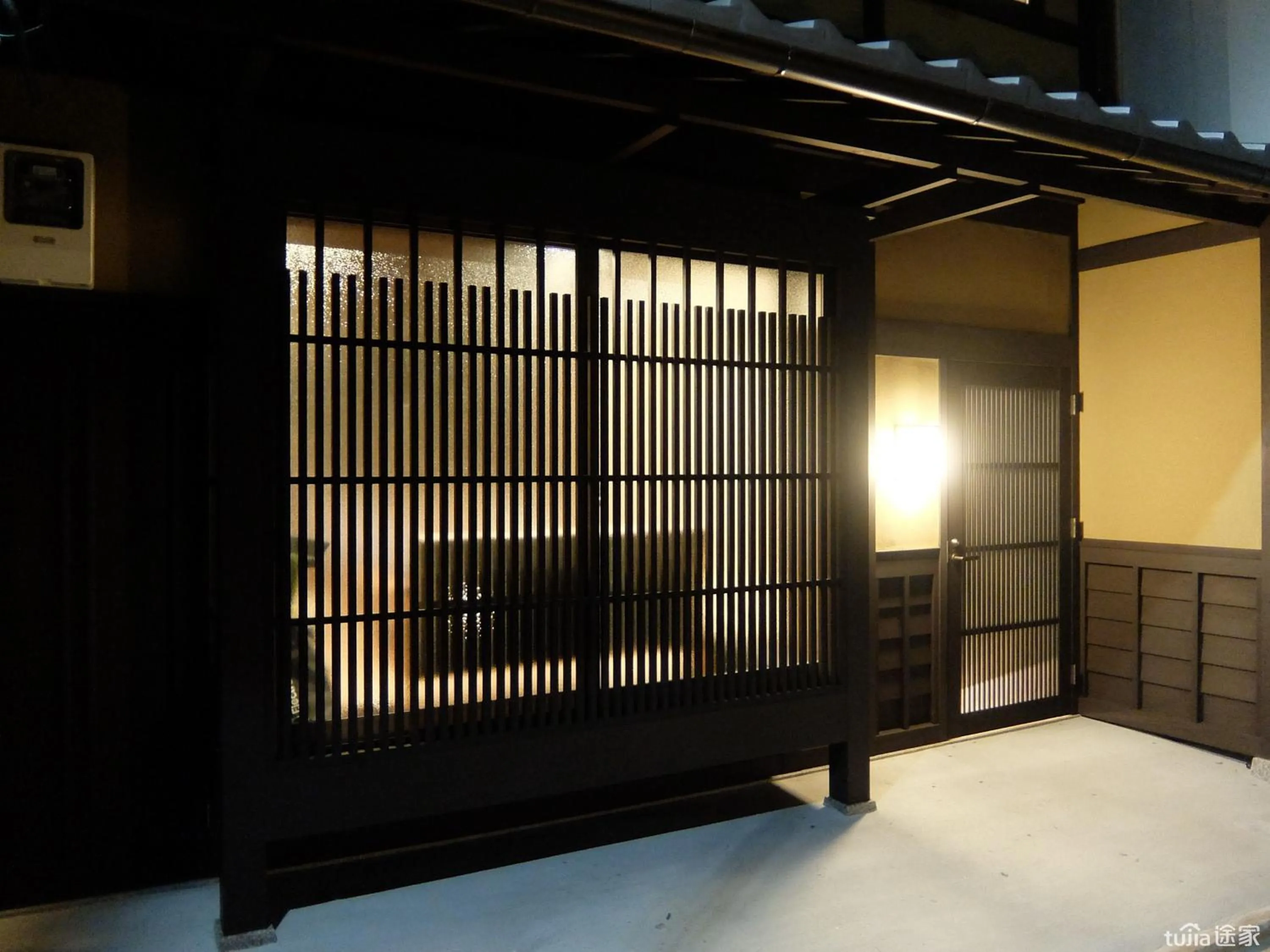 Facade/entrance, Bed in Reikaku Yasaka