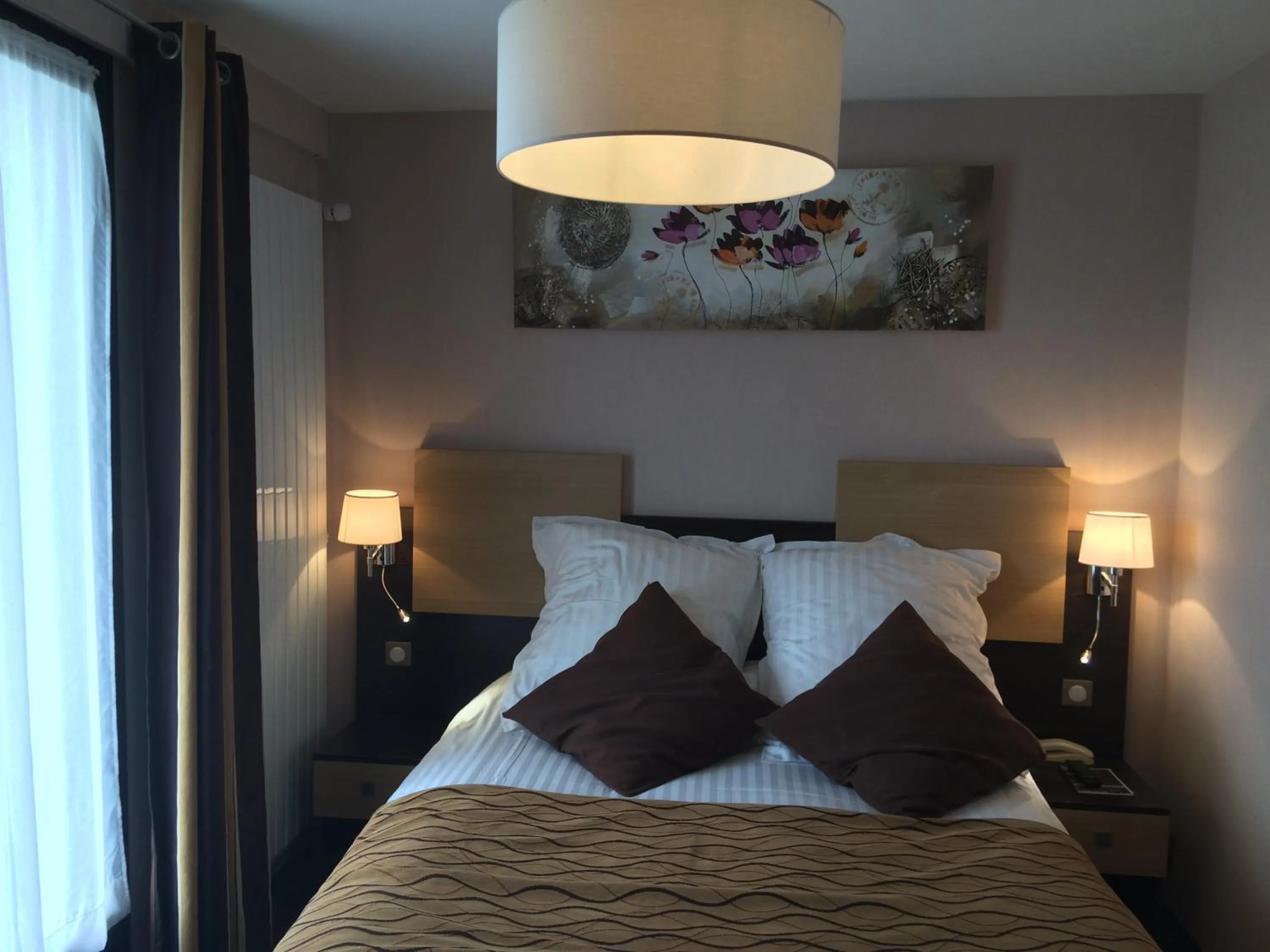 Bed in Auberge de la Petite Ferme, Super-Besse Est, The Originals Relais