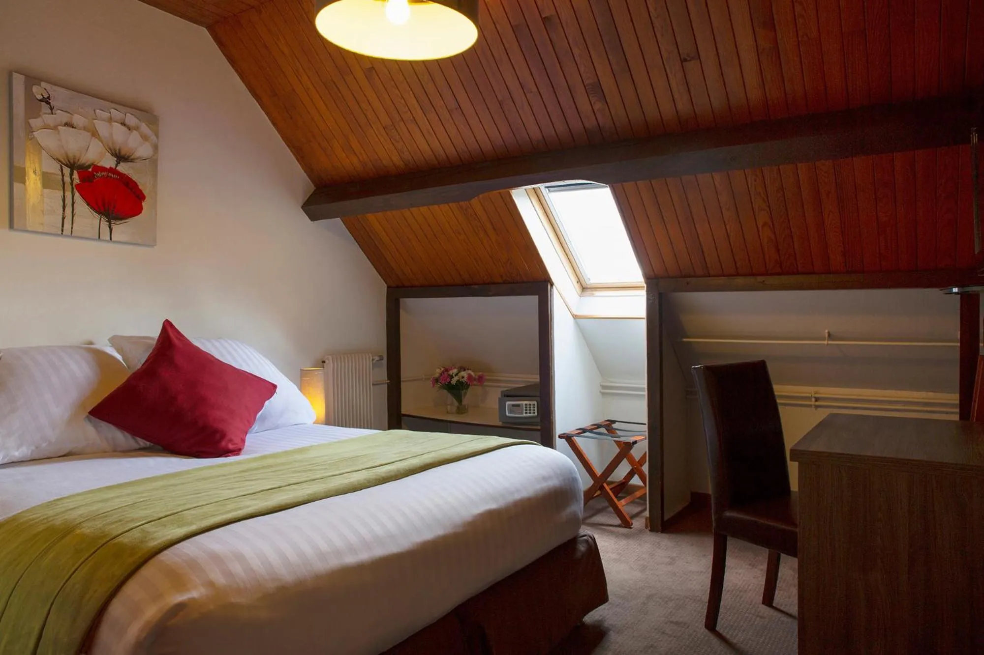 Bed in Auberge de la Petite Ferme, Super-Besse Est, The Originals Relais