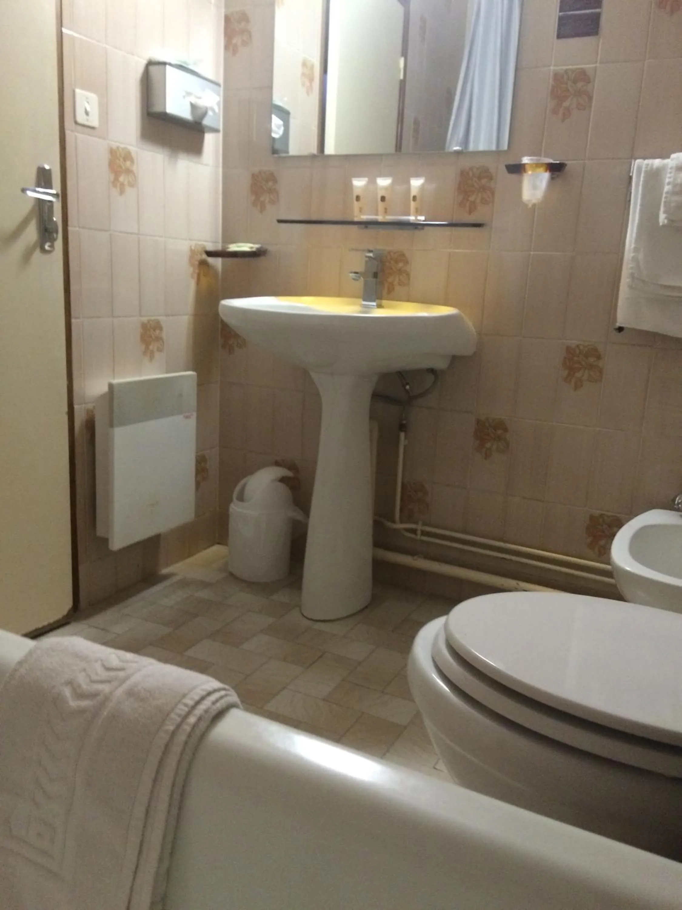 Bathroom in Auberge de la Petite Ferme, Super-Besse Est, The Originals Relais