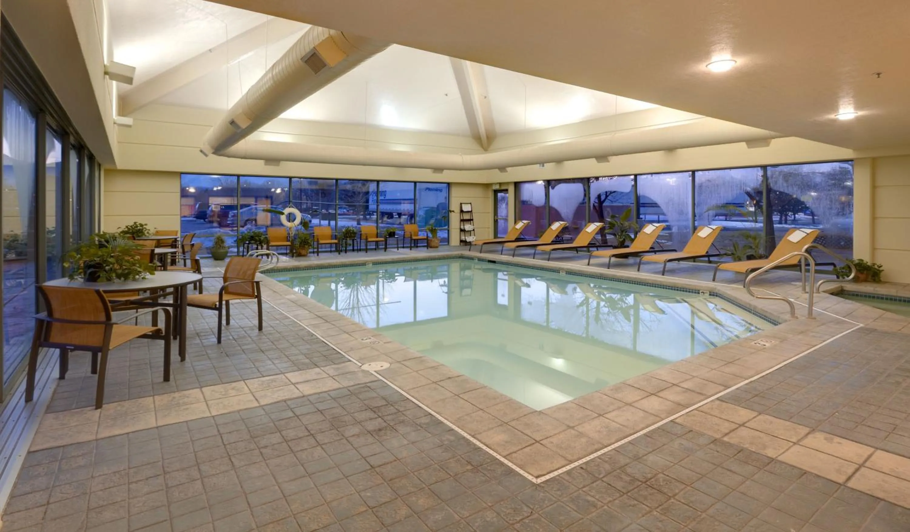 Swimming pool in Courtyard by Marriott Salt Lake City Sandy