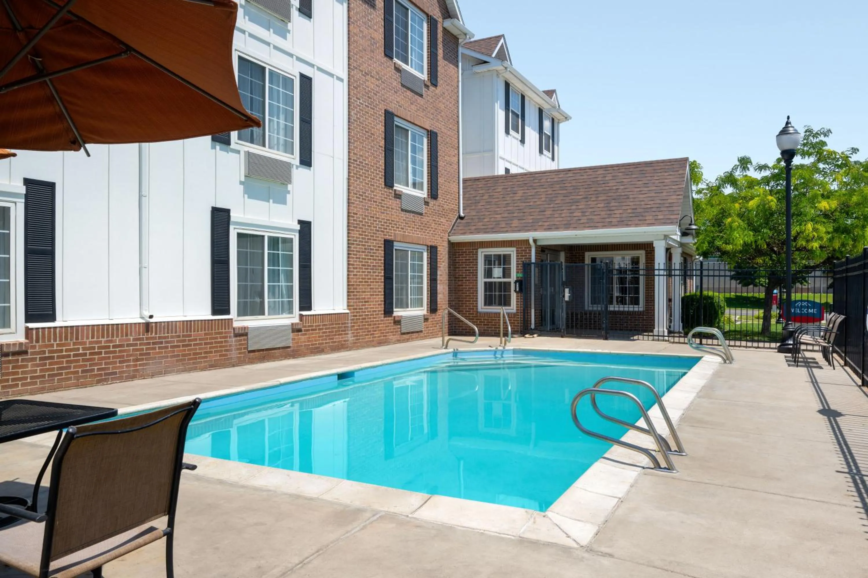 Swimming pool in TownePlace Suites Salt Lake City Layton