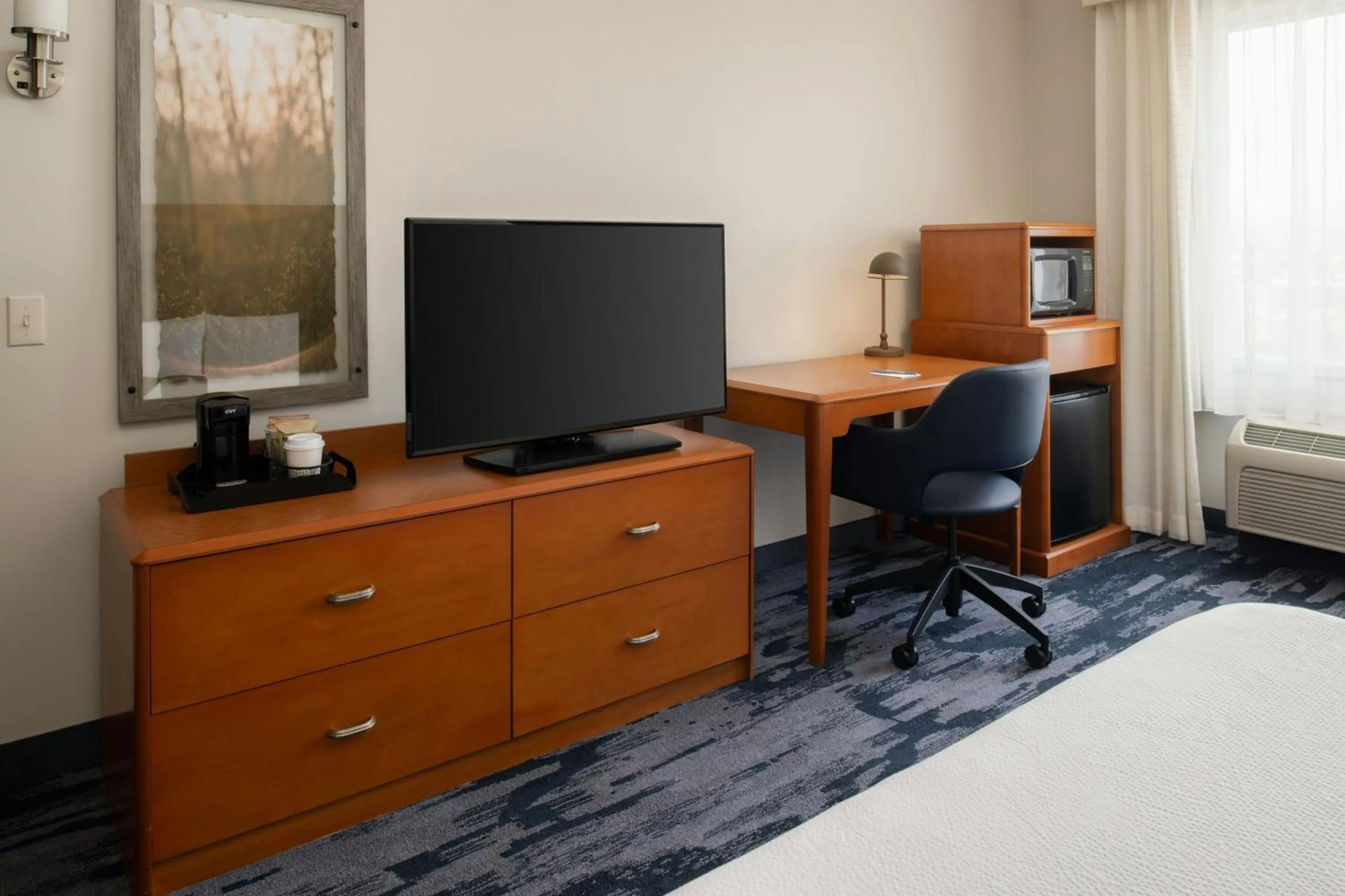 Photo of the whole room, Bed in Fairfield Inn & Suites Santa Maria