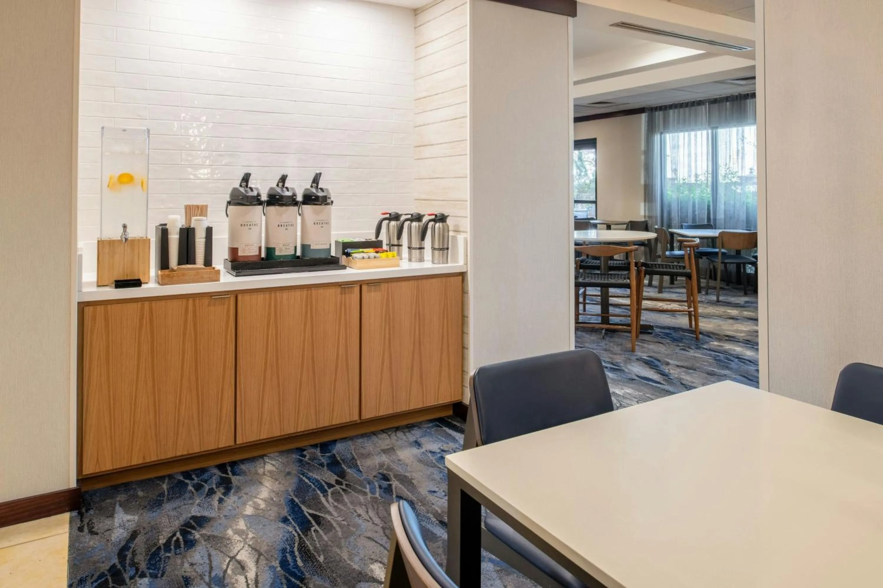 Restaurant/places to eat in Fairfield Inn & Suites Santa Maria