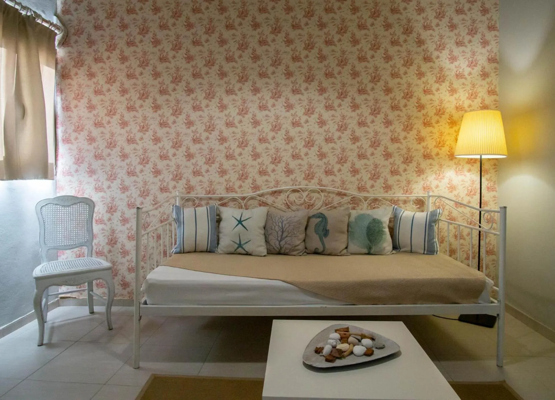 Living room, Bed in Golden Sun Boutique