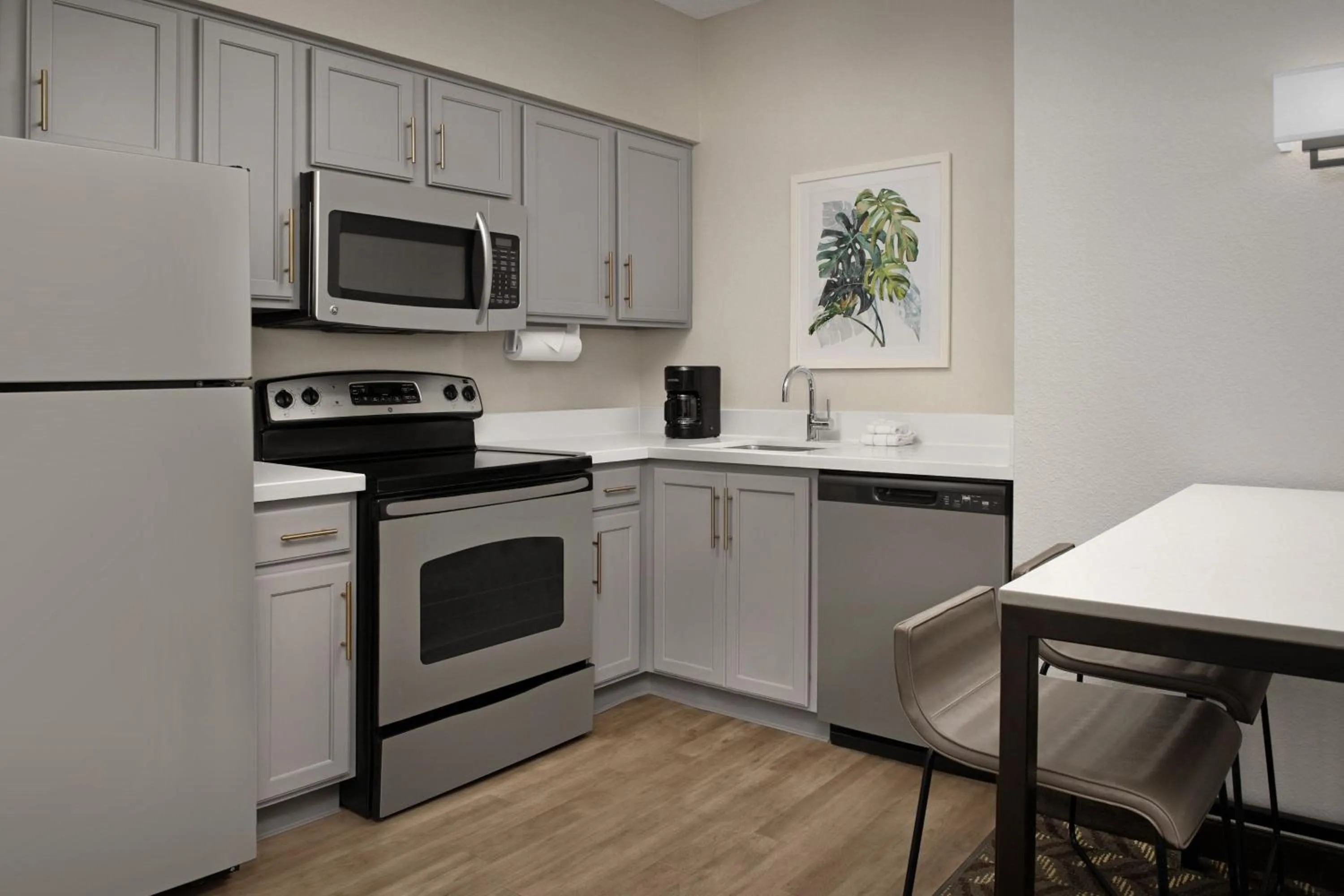 Kitchen or kitchenette in Residence Inn by Marriott Anaheim Resort Area/Garden Grove