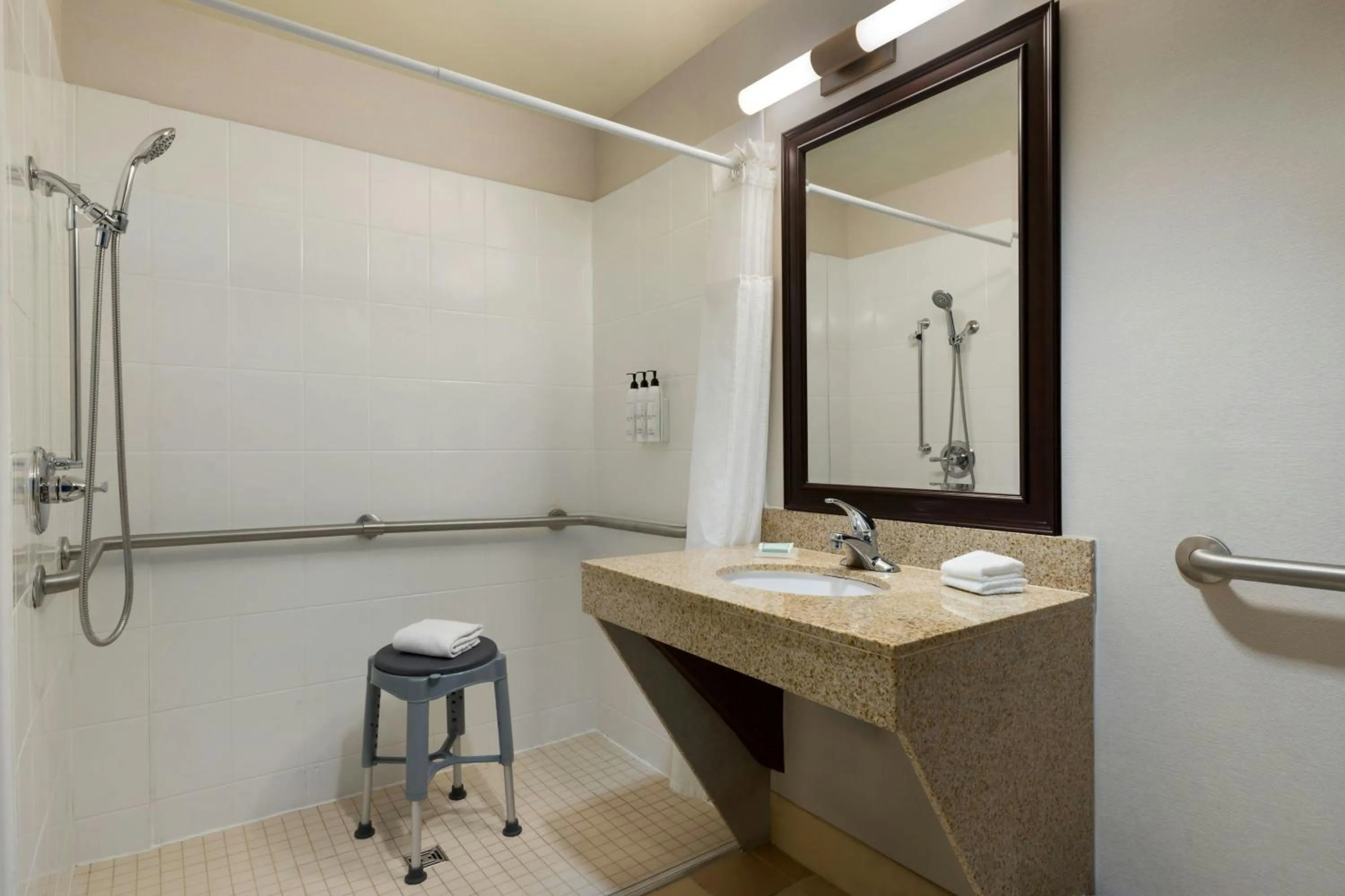 Bathroom in Fairfield Inn & Suites by Marriott Springdale