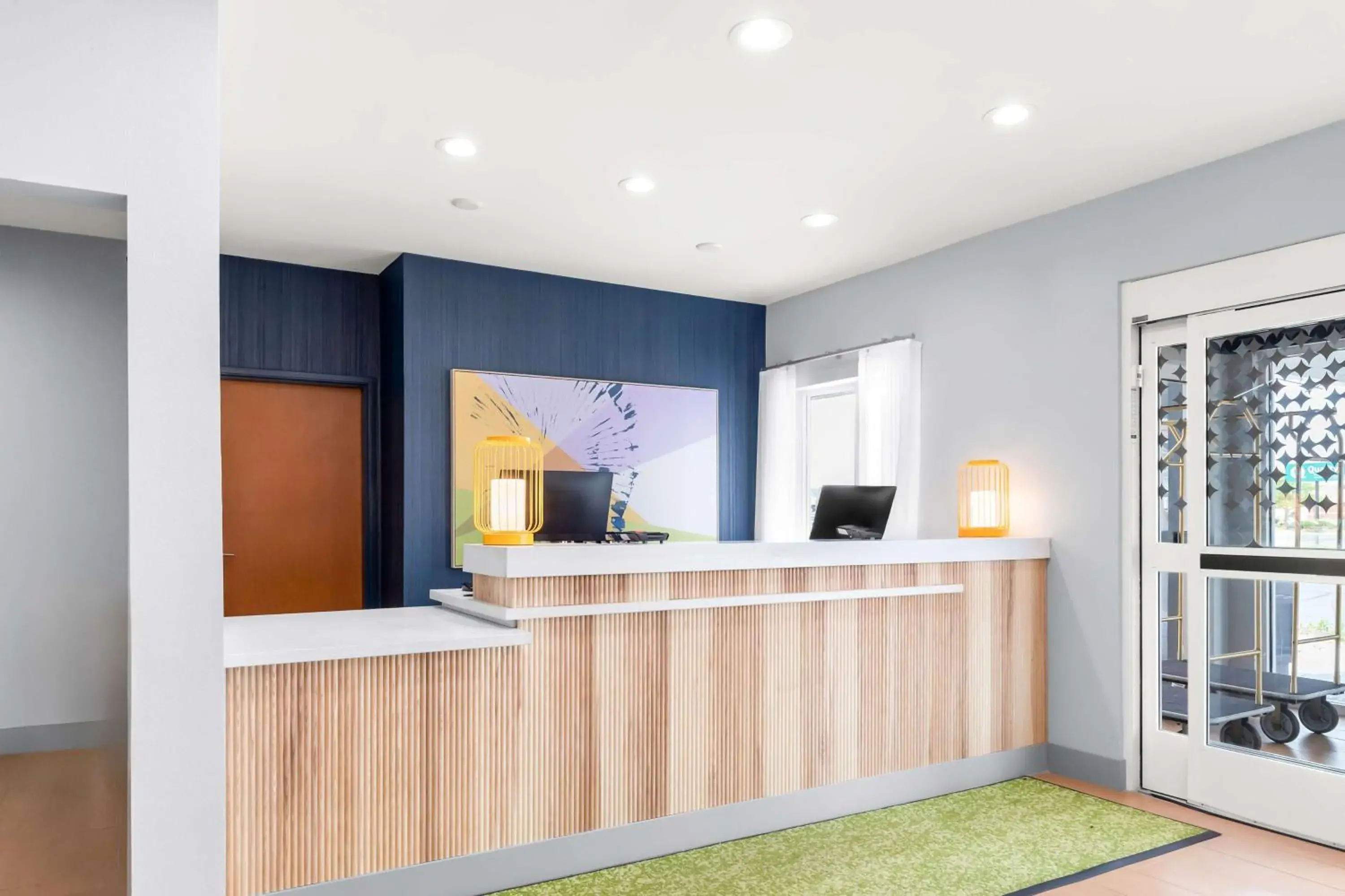 Lobby or reception in Spark by Hilton Springfield Southwest Lobby or reception in Spark by Hilton Springfield Southwest