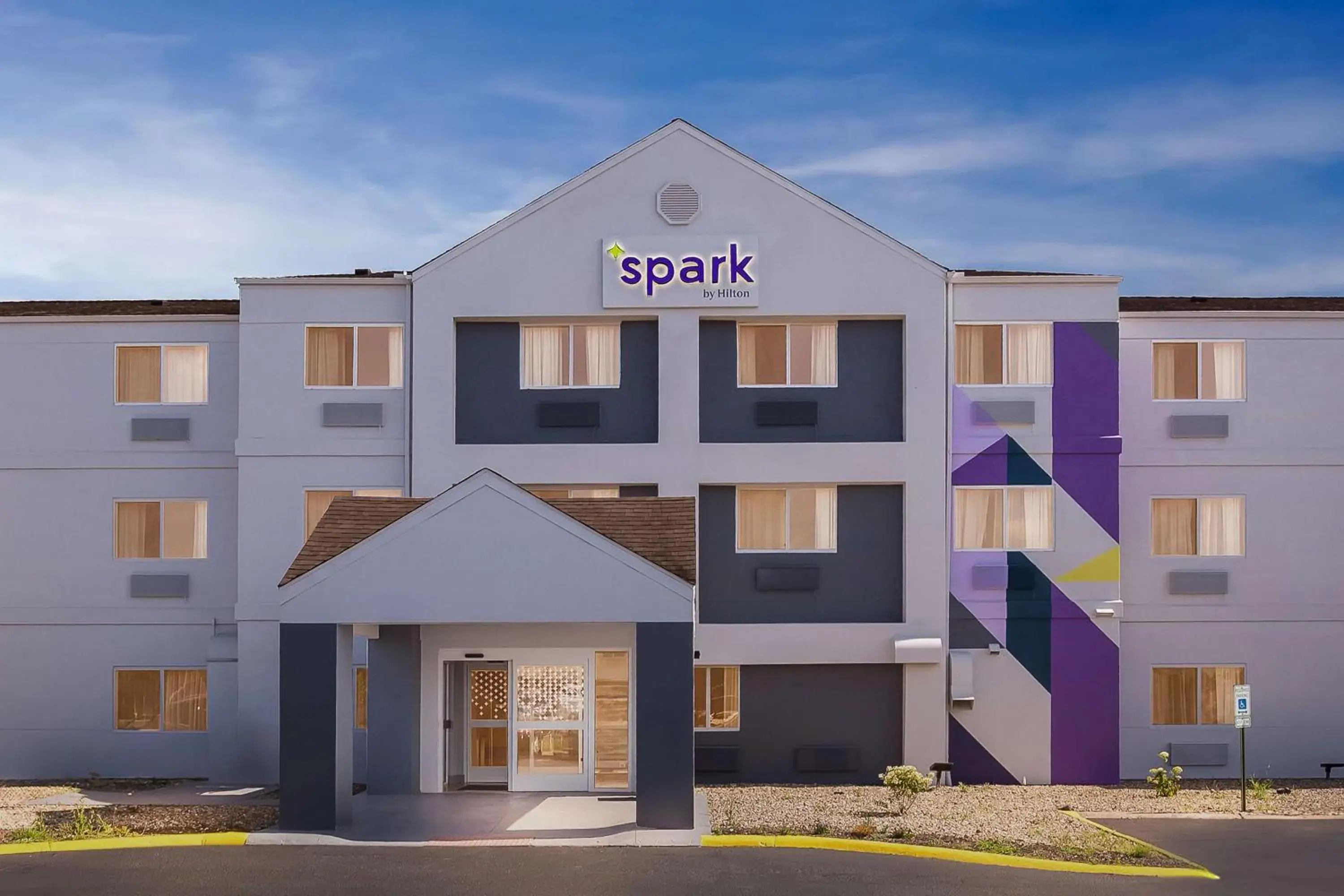 Property building in Spark by Hilton Springfield Southwest Property building in Spark by Hilton Springfield Southwest