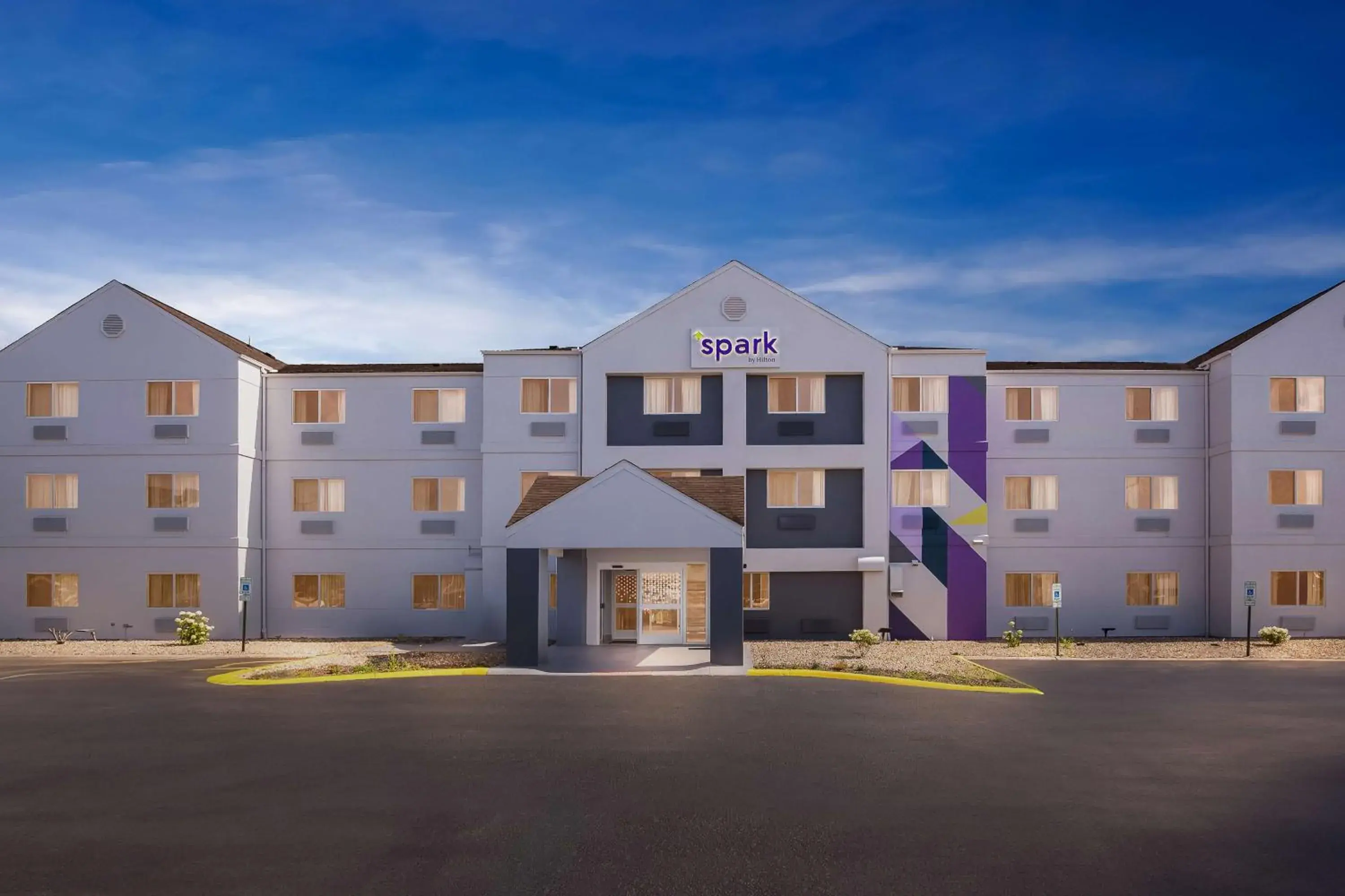 Property building in Spark by Hilton Springfield Southwest Property building in Spark by Hilton Springfield Southwest