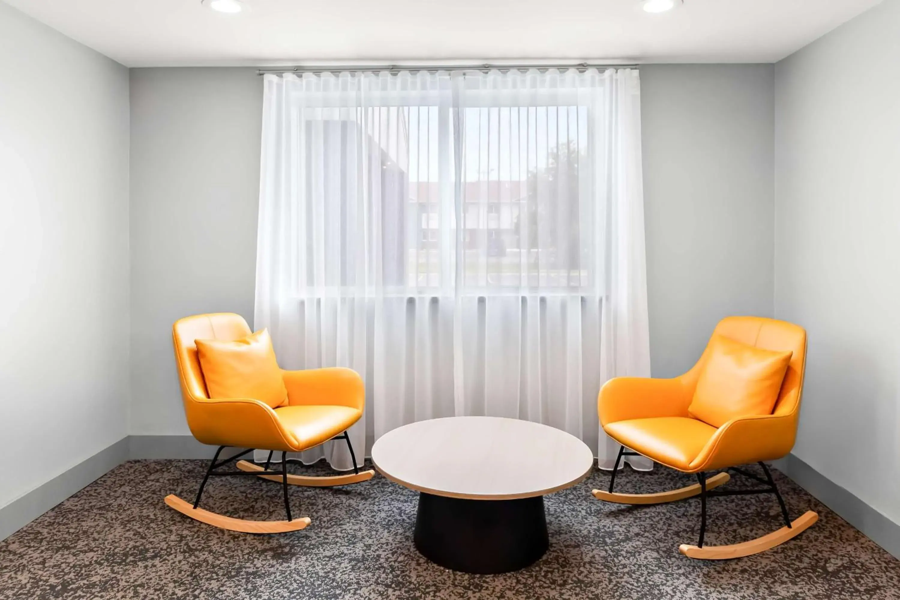 Lobby or reception in Spark by Hilton Springfield Southwest Lobby or reception in Spark by Hilton Springfield Southwest