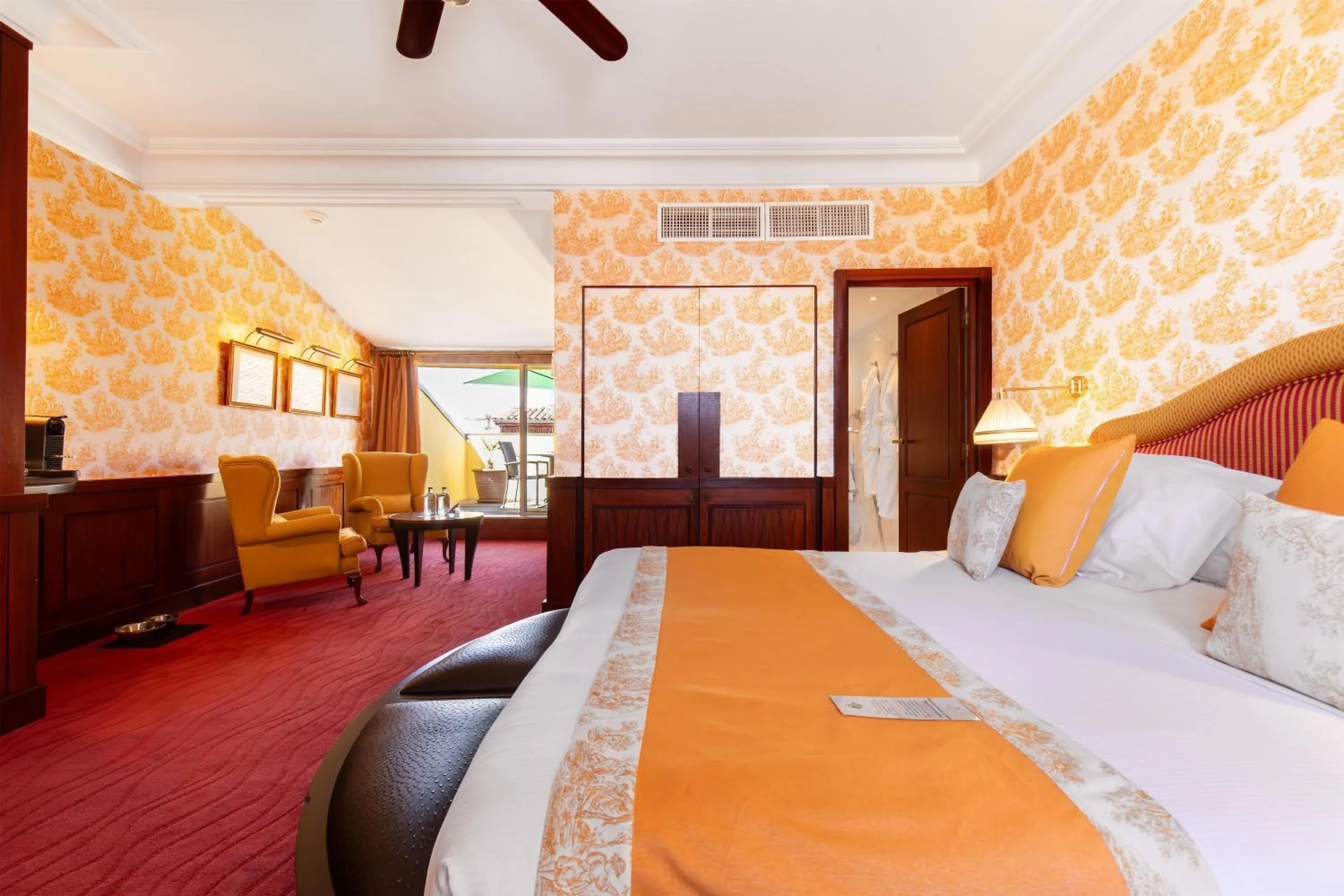 Photo of the whole room, Bed in Grand Hotel de l'Opera - BW Premier Collection