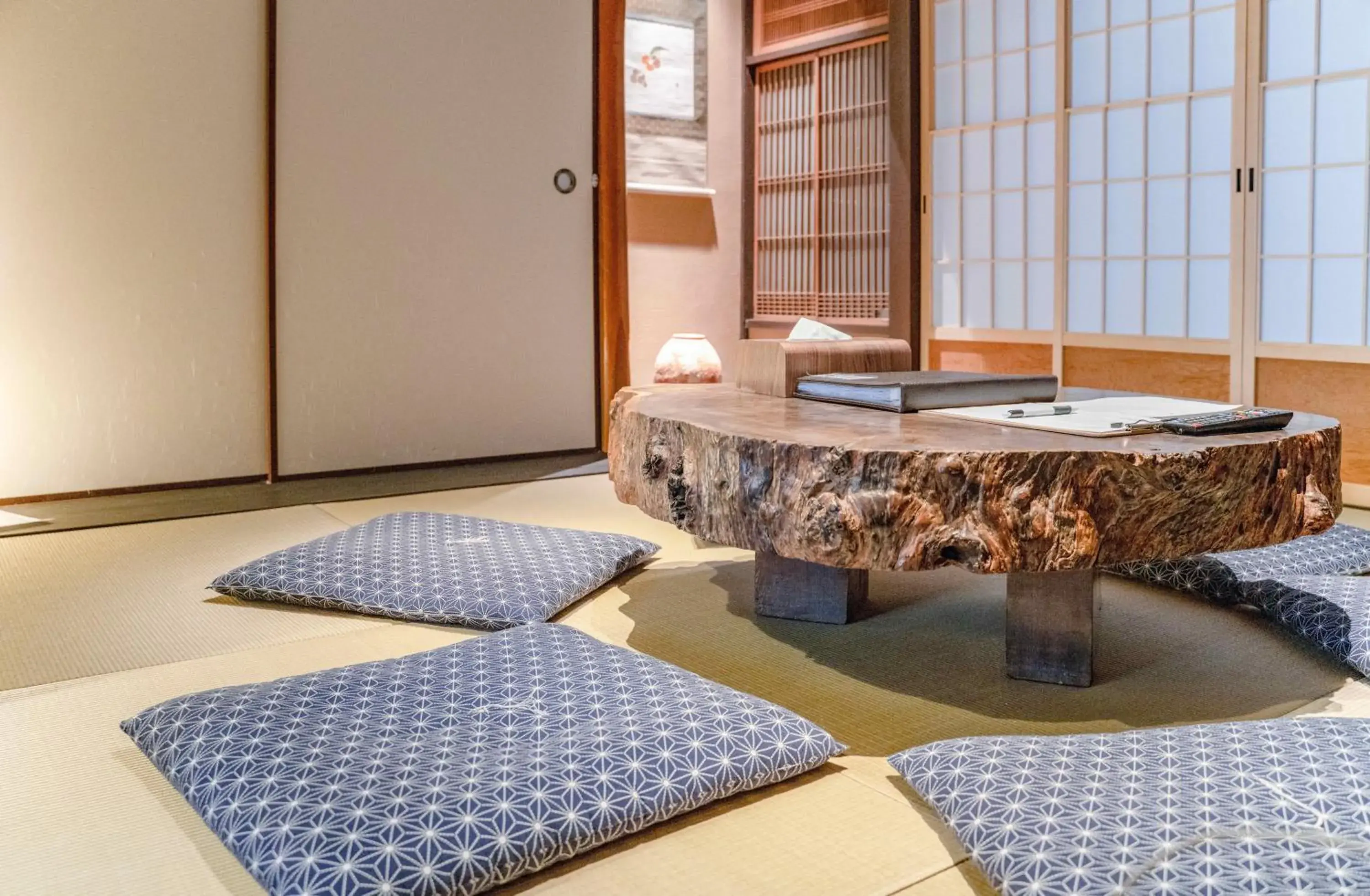 Living room in Reikaku Kiyomizu Gojo Living room in Reikaku Kiyomizu Gojo