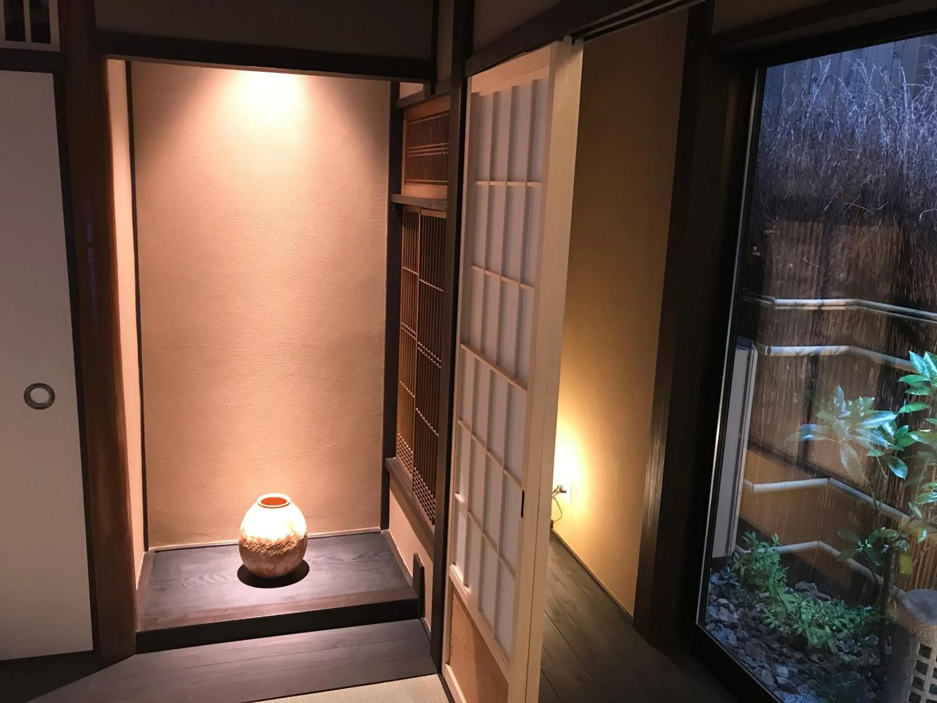 Decorative detail in Reikaku Kiyomizu Gojo