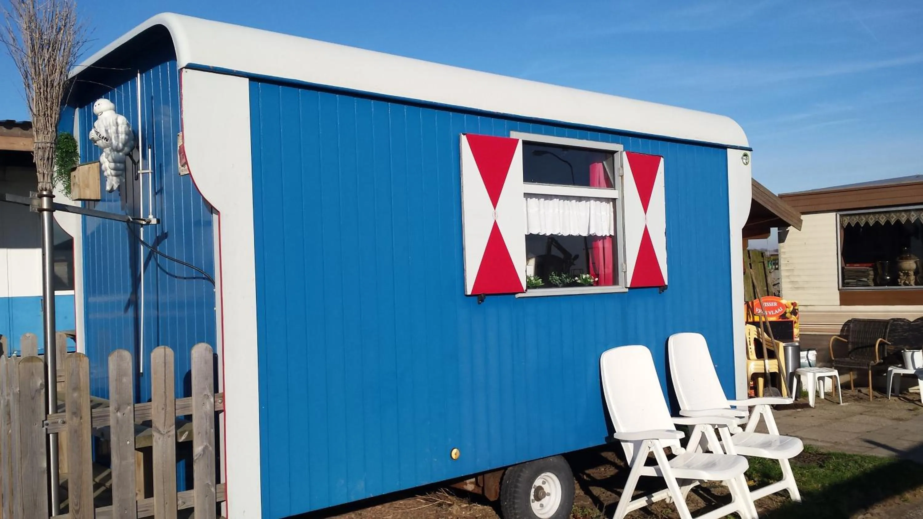 Property building in B&B boerderij rust, in pipowagens!