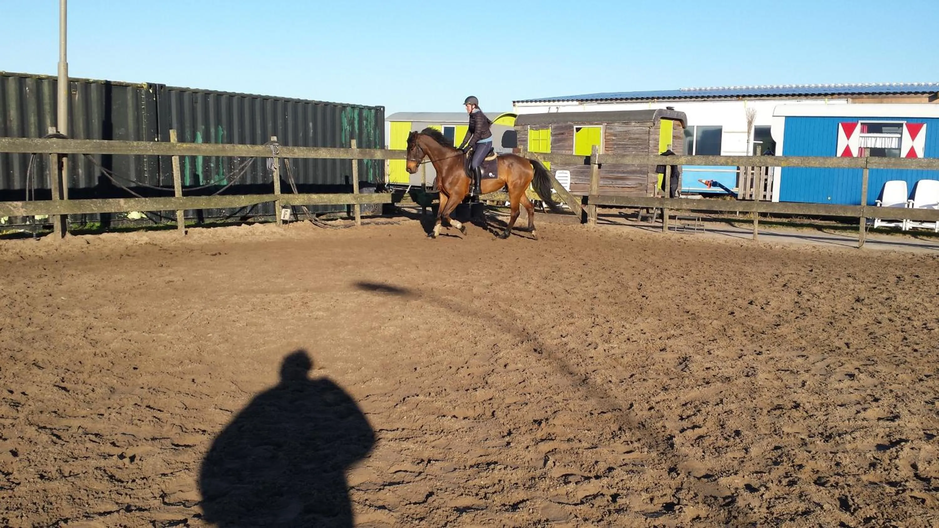 People in B&B boerderij rust, in pipowagens!