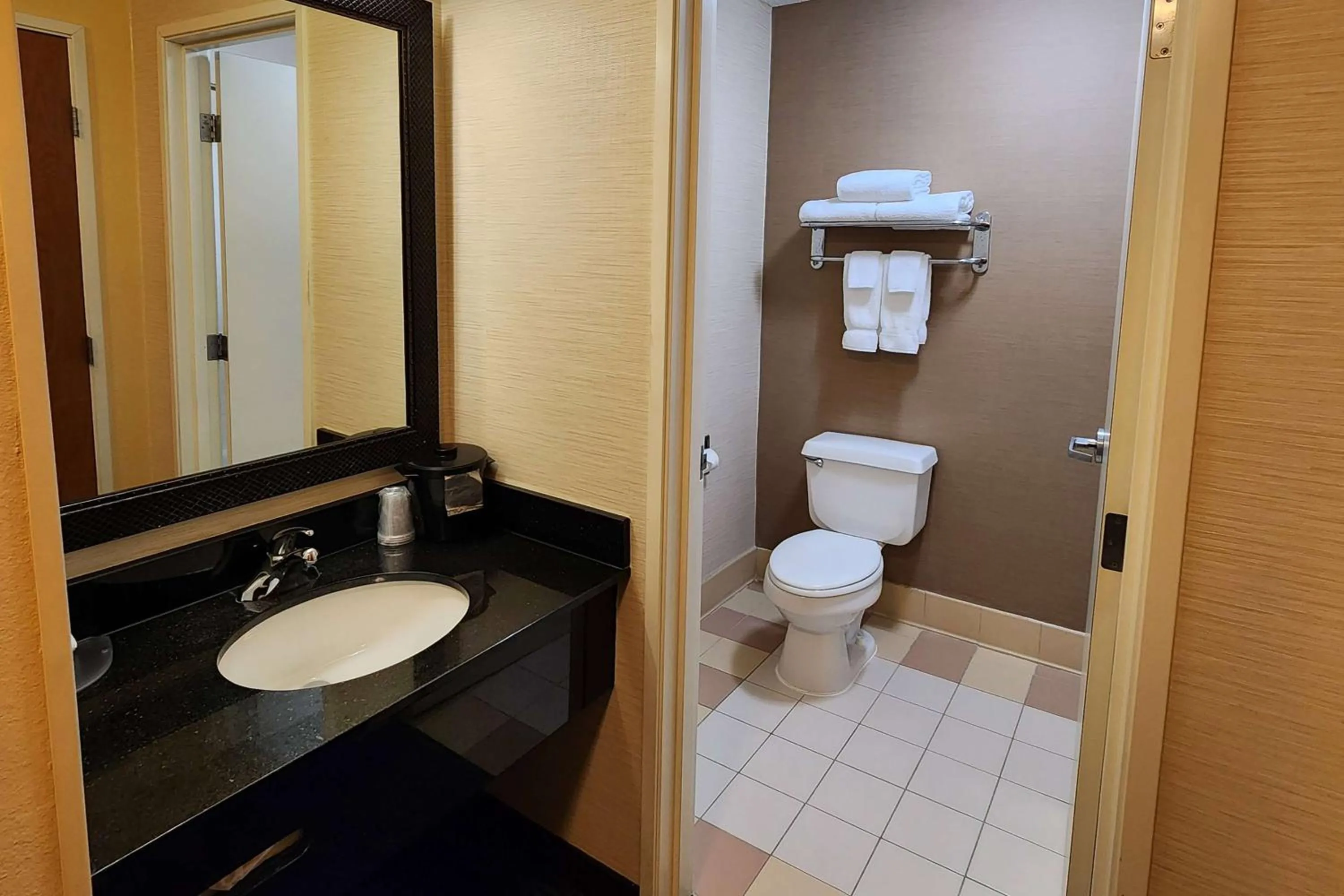 TV and multimedia in Fairfield Inn & Suites St. Cloud