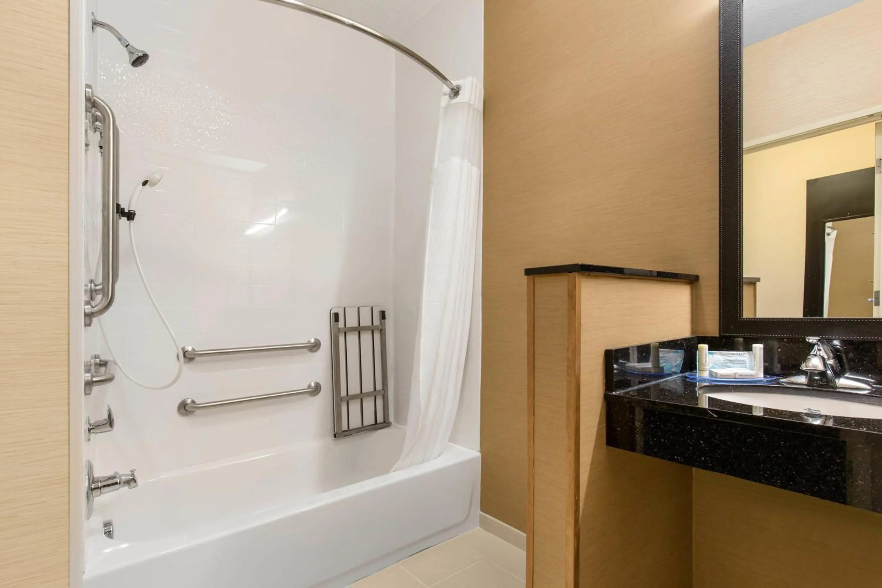 Bathroom in Fairfield Inn & Suites St. Cloud