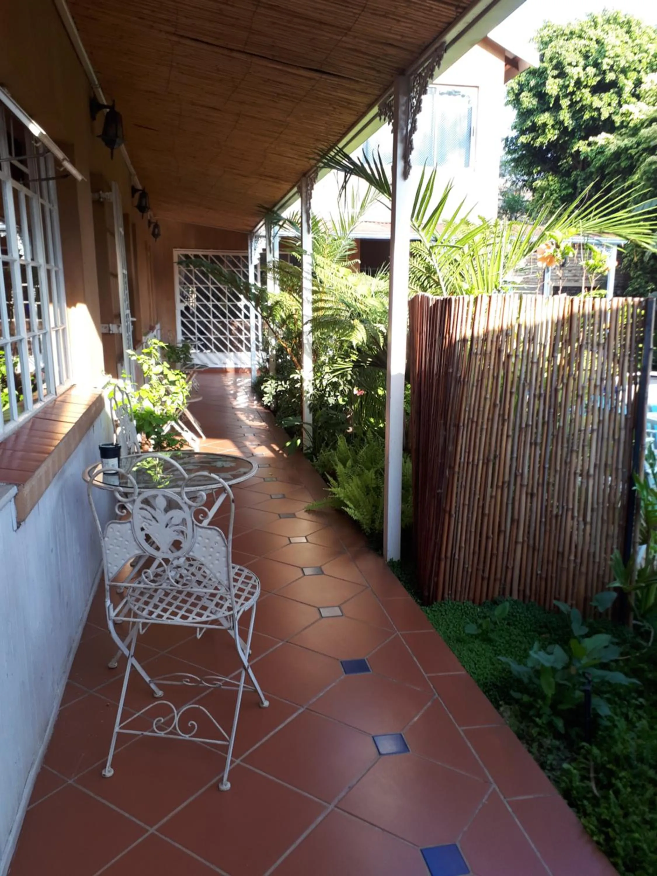 Budget Double Room in Vivian's Cottage