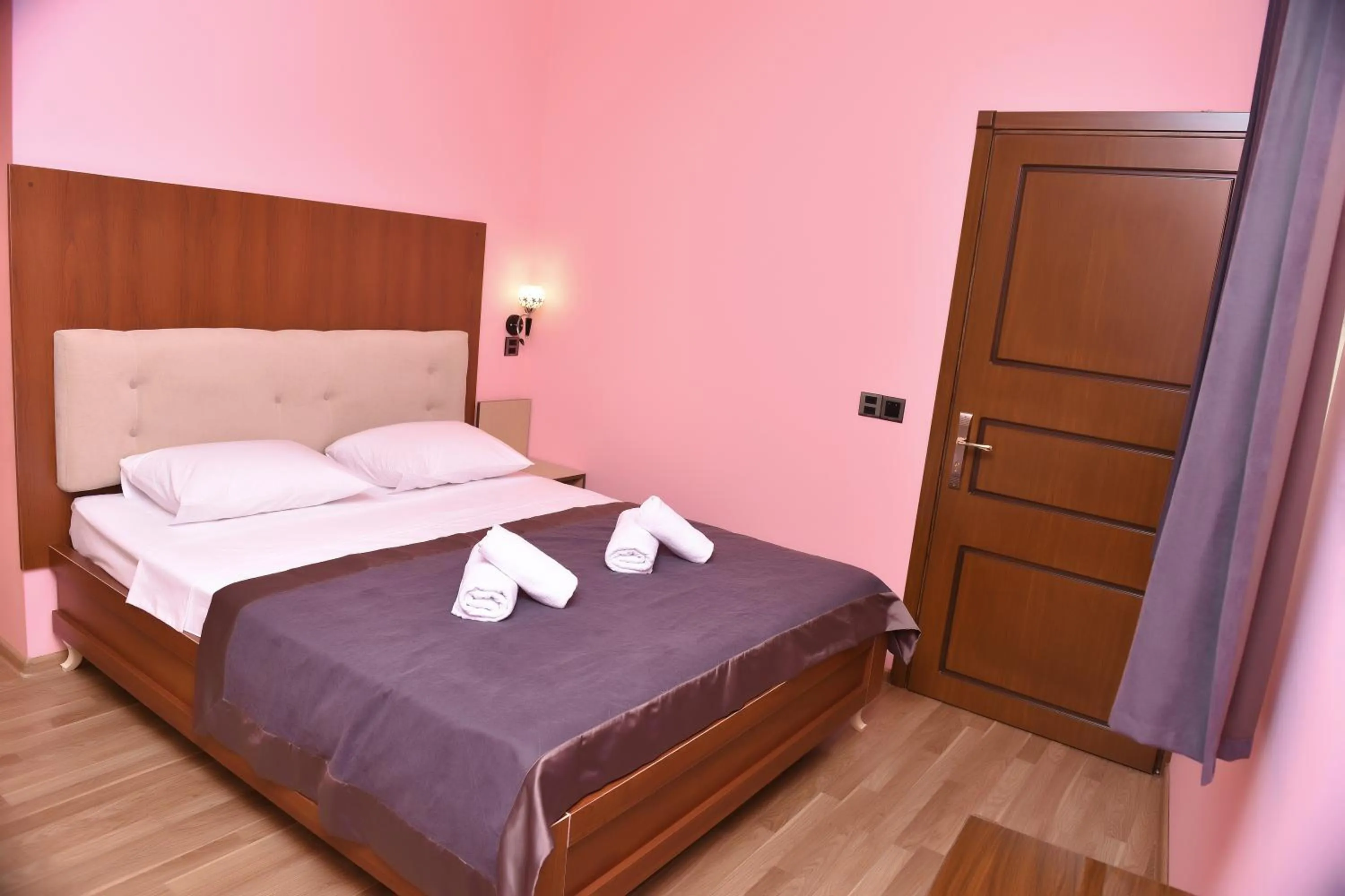 Property building, Bed in Yaffle Inn Shaki Boutique Hotel