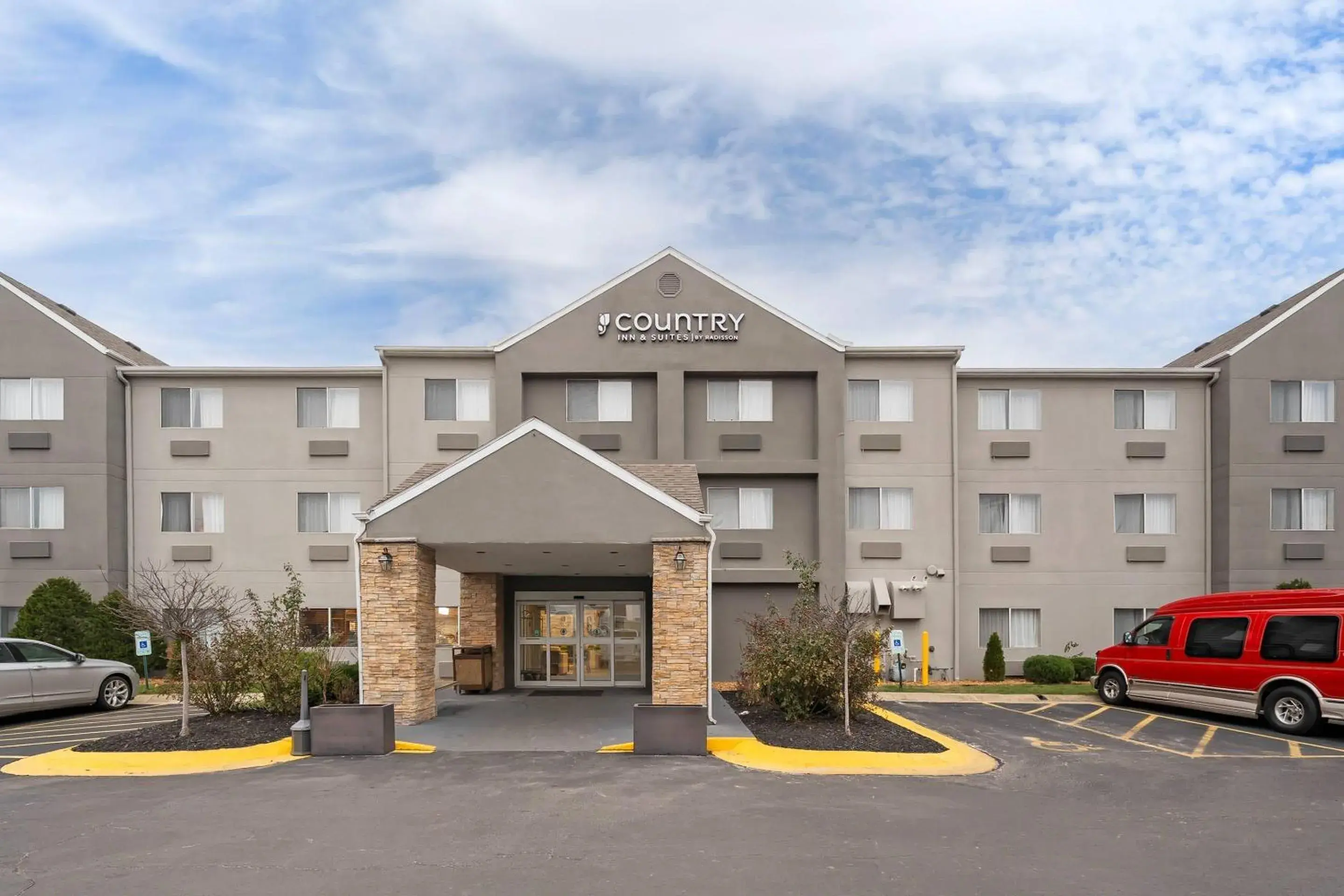 Property building in Country Inn & Suites by Radisson, Fairview Heights, IL Property building in Country Inn & Suites by Radisson, Fairview Heights, IL
