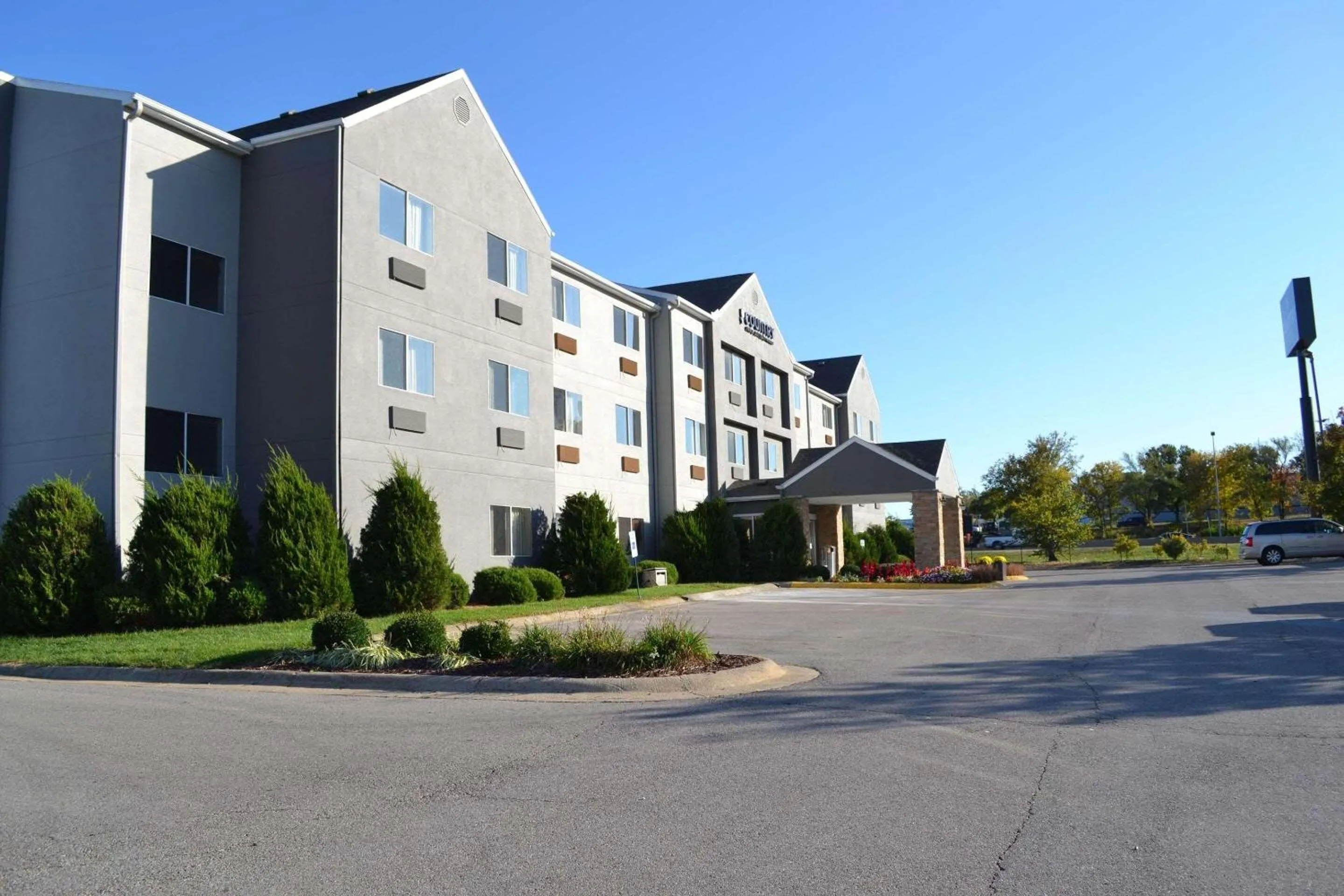 Property building in Country Inn & Suites by Radisson, Fairview Heights, IL