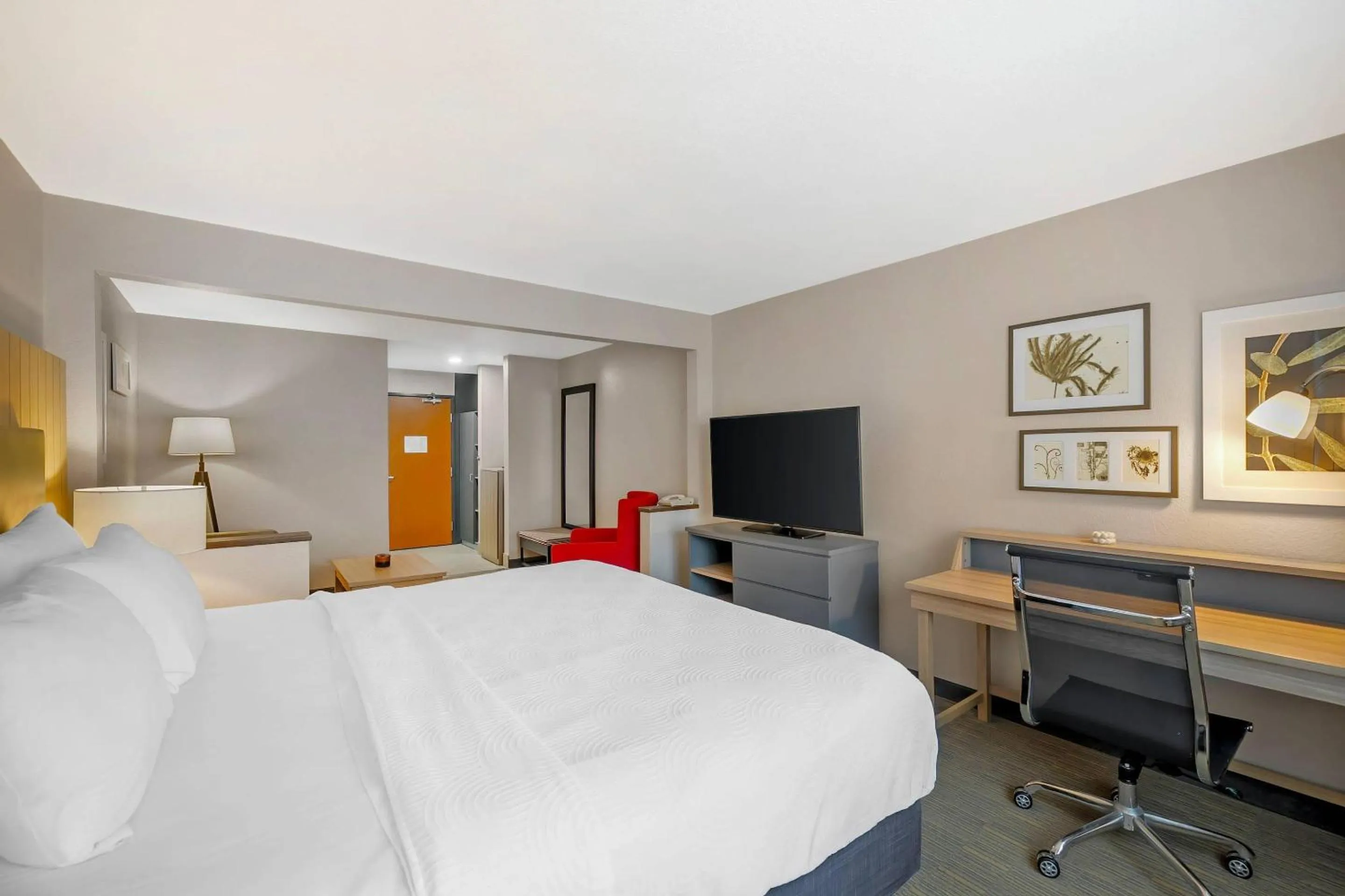 Bedroom, Bed in Country Inn & Suites by Radisson, Fairview Heights, IL